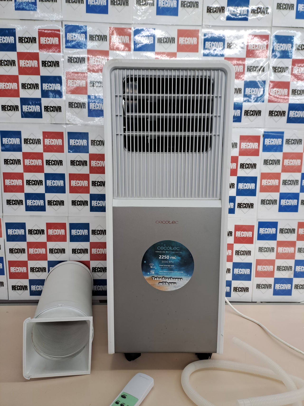 Aire acondicionado portátil 9000 BTU con calor Cecotec