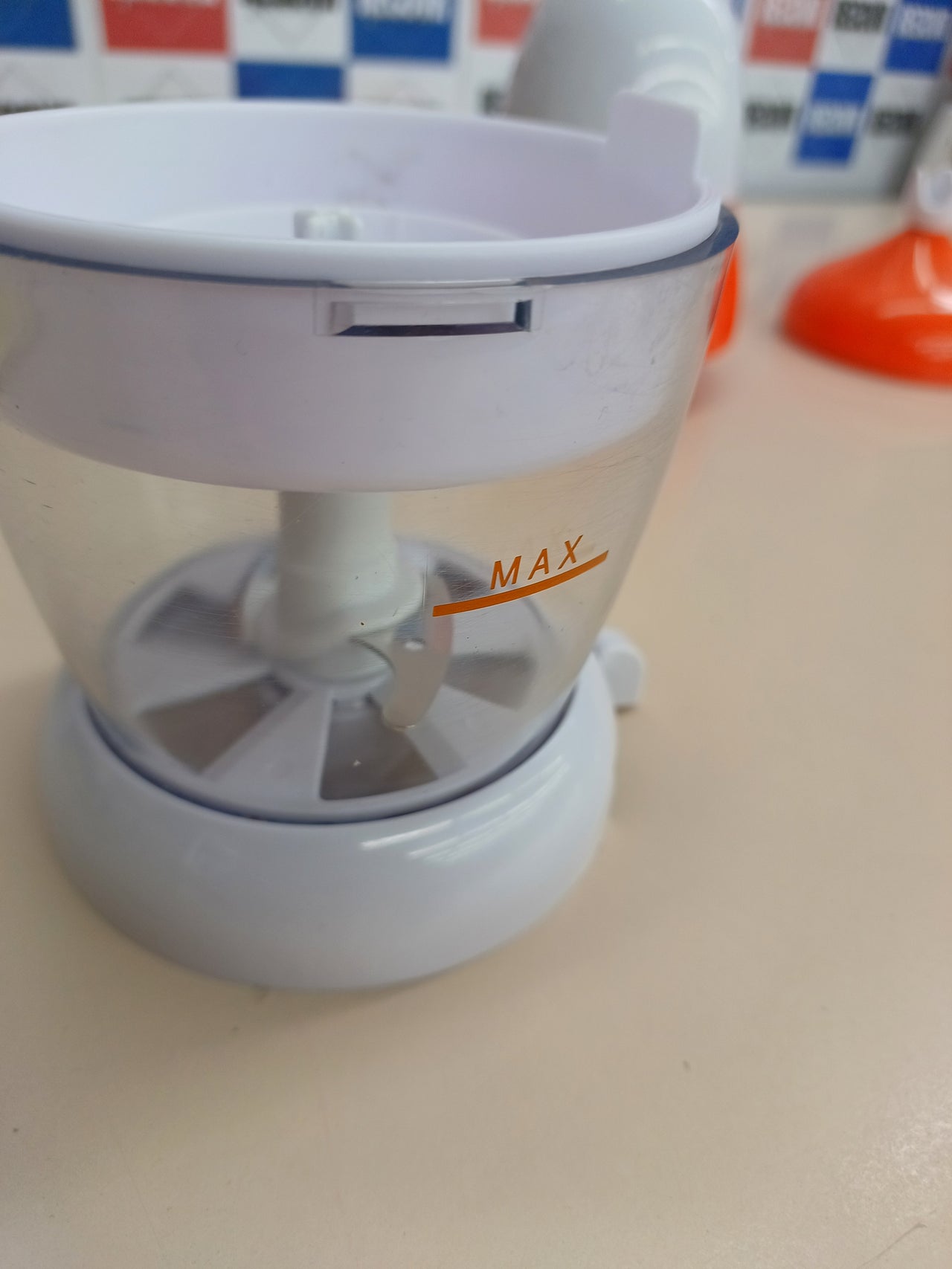 Rallador DeLonghi 200W Queso Blanco/Naranja