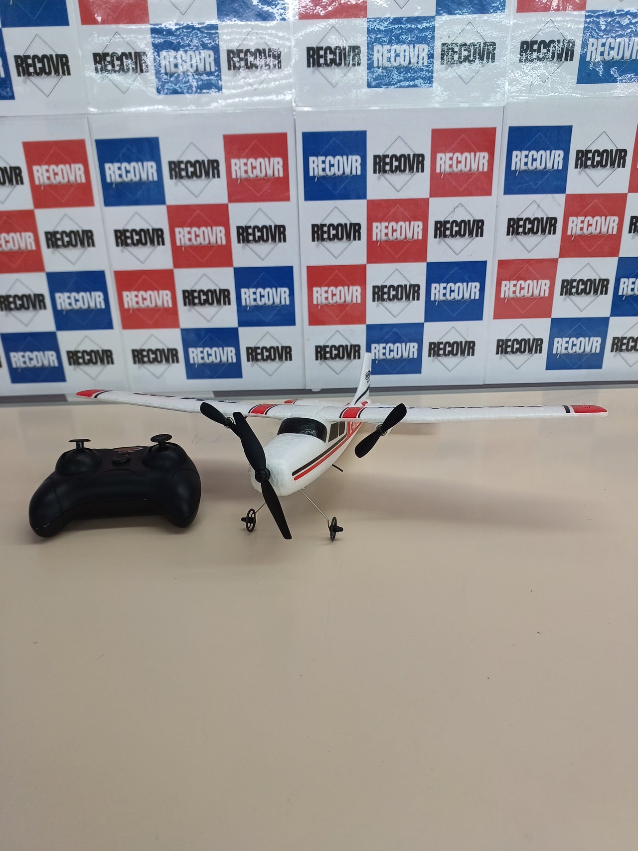 Avión Teledirigido 2,4GHz con Giroscopio – Modelo RC para Principiantes, Vuelo Estable y Automático JAMARA Cessna 182