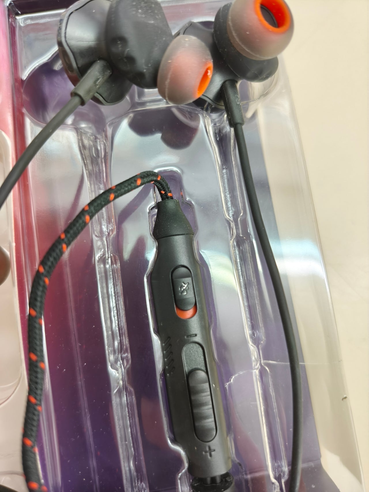 Auriculares gaming intraaurales con micrófono y control de sonido