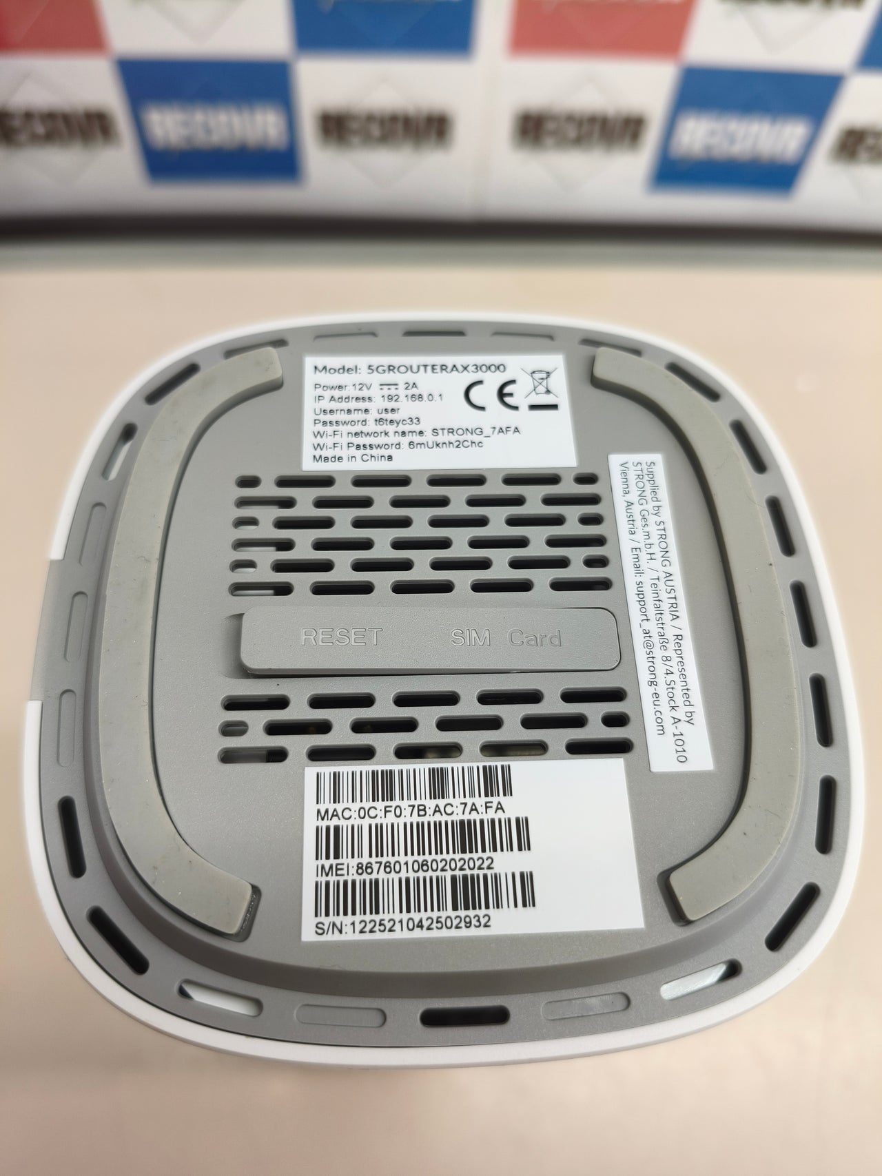 Router 5G Strong WiFi 6 AX3000 con ranura SIM y puerto 2,5 GbE