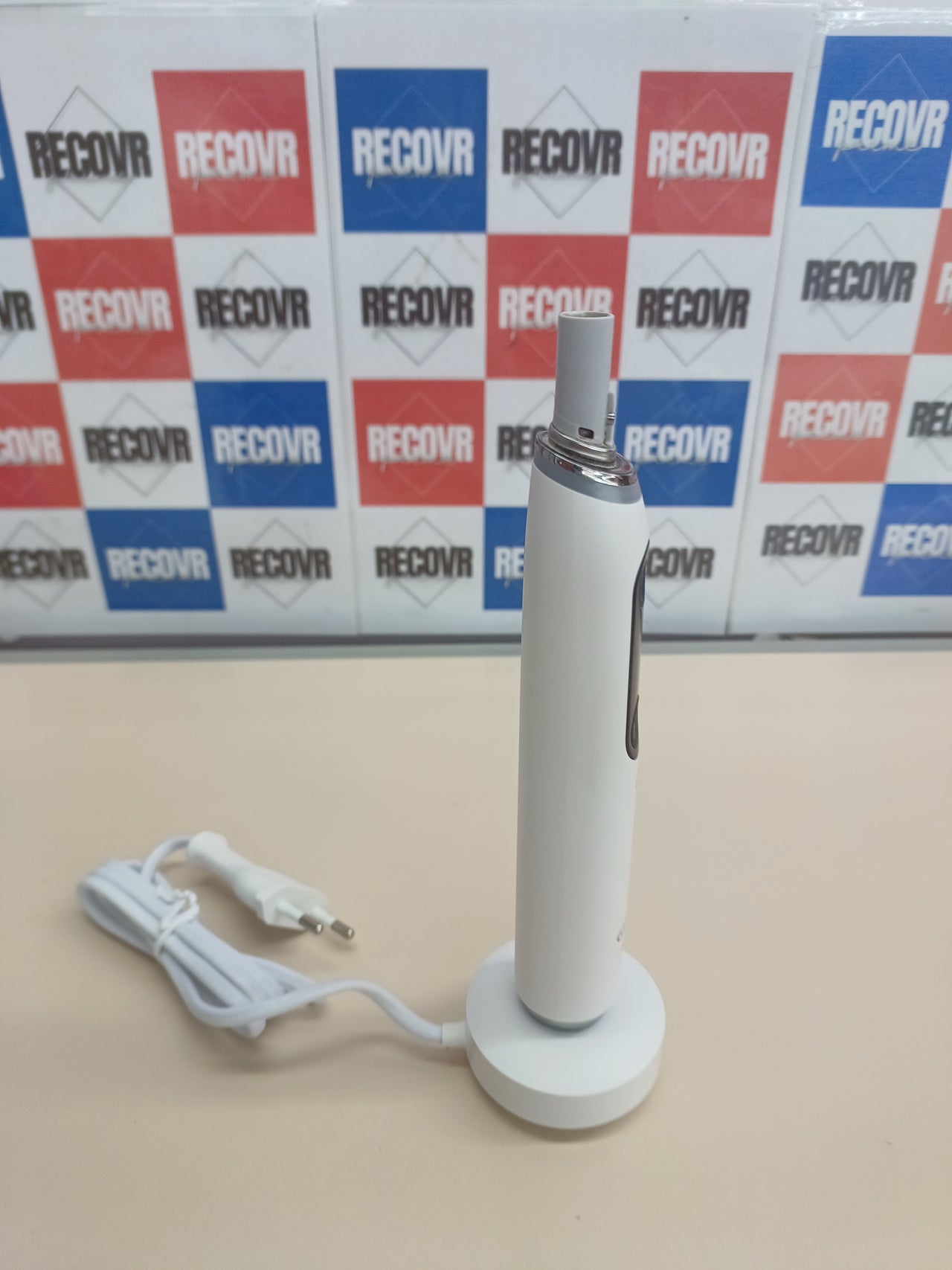 Cepillo eléctrico iO9 blanco recargable Oral-B