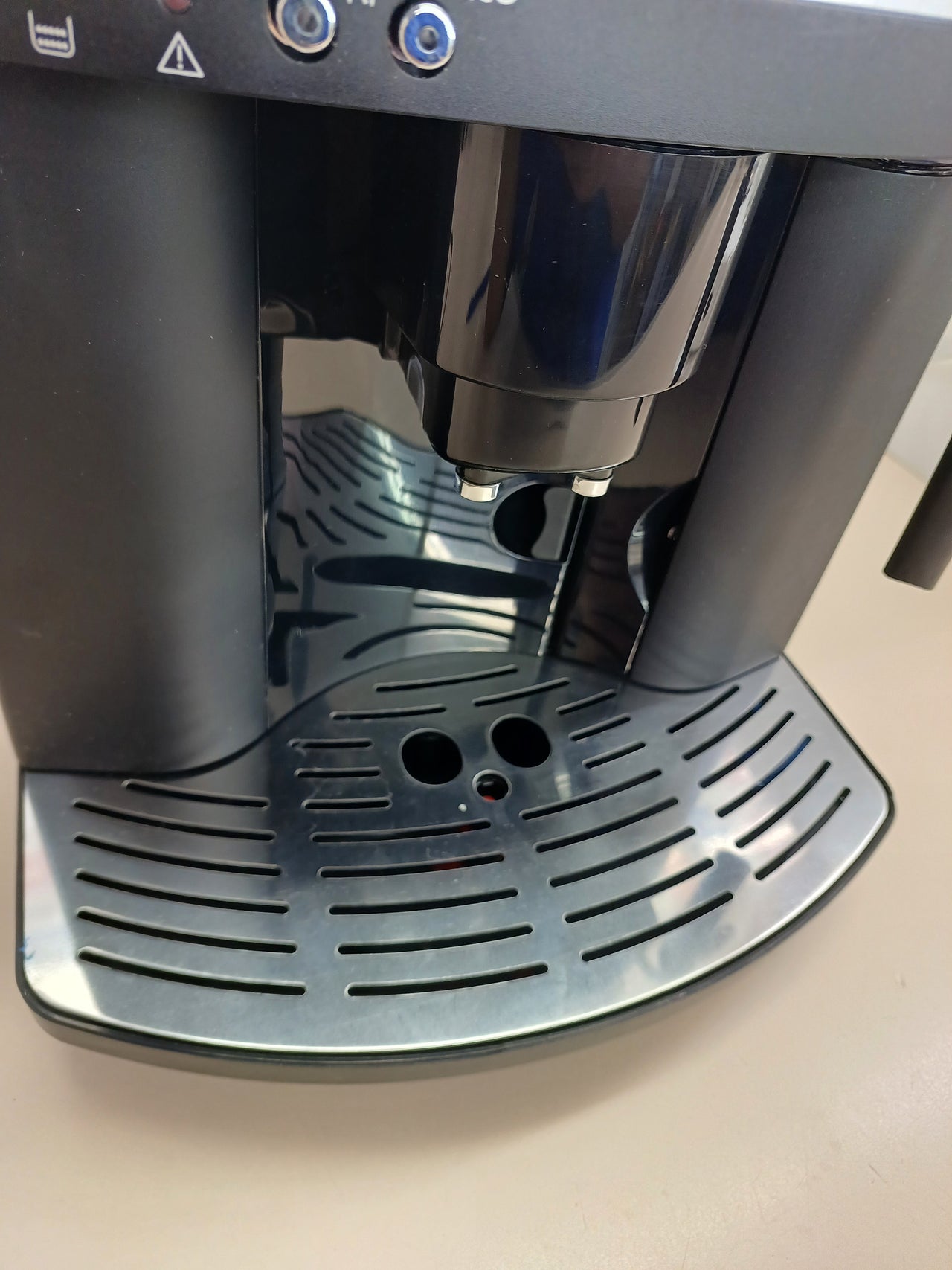 Cafetera espresso 1350W 1.8L acero inoxidable DeLonghi