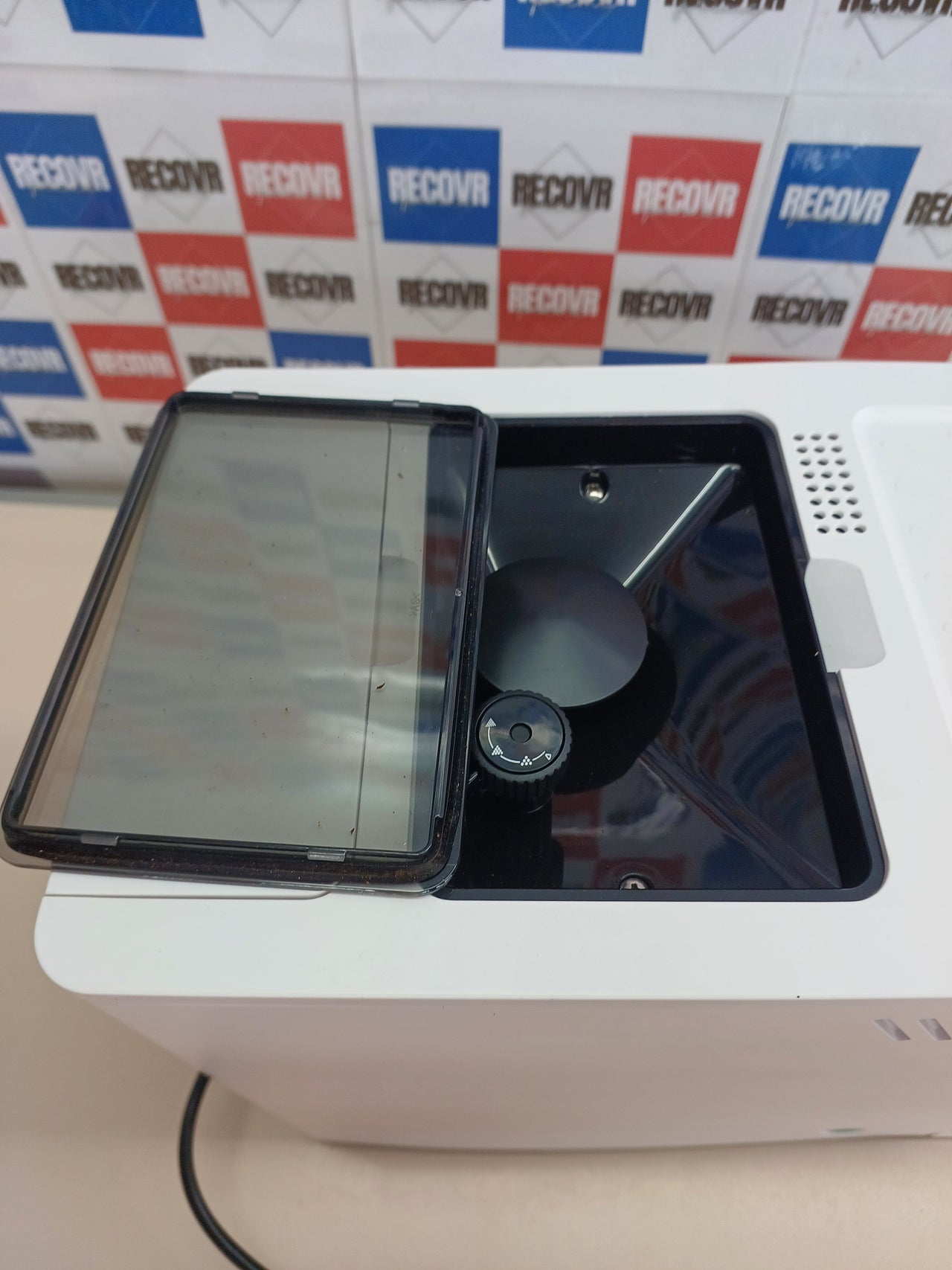 Cafetera superautomática WiFi 19 bares con leche y molinillo - Cecotec