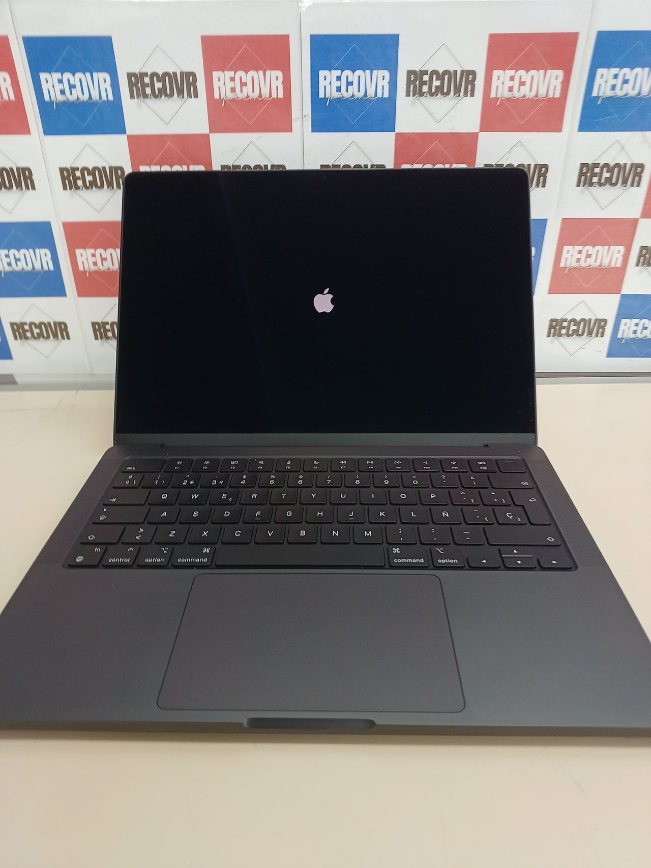 MacBook Pro 14” M3 Pro 18GB 512GB negro espacial Apple