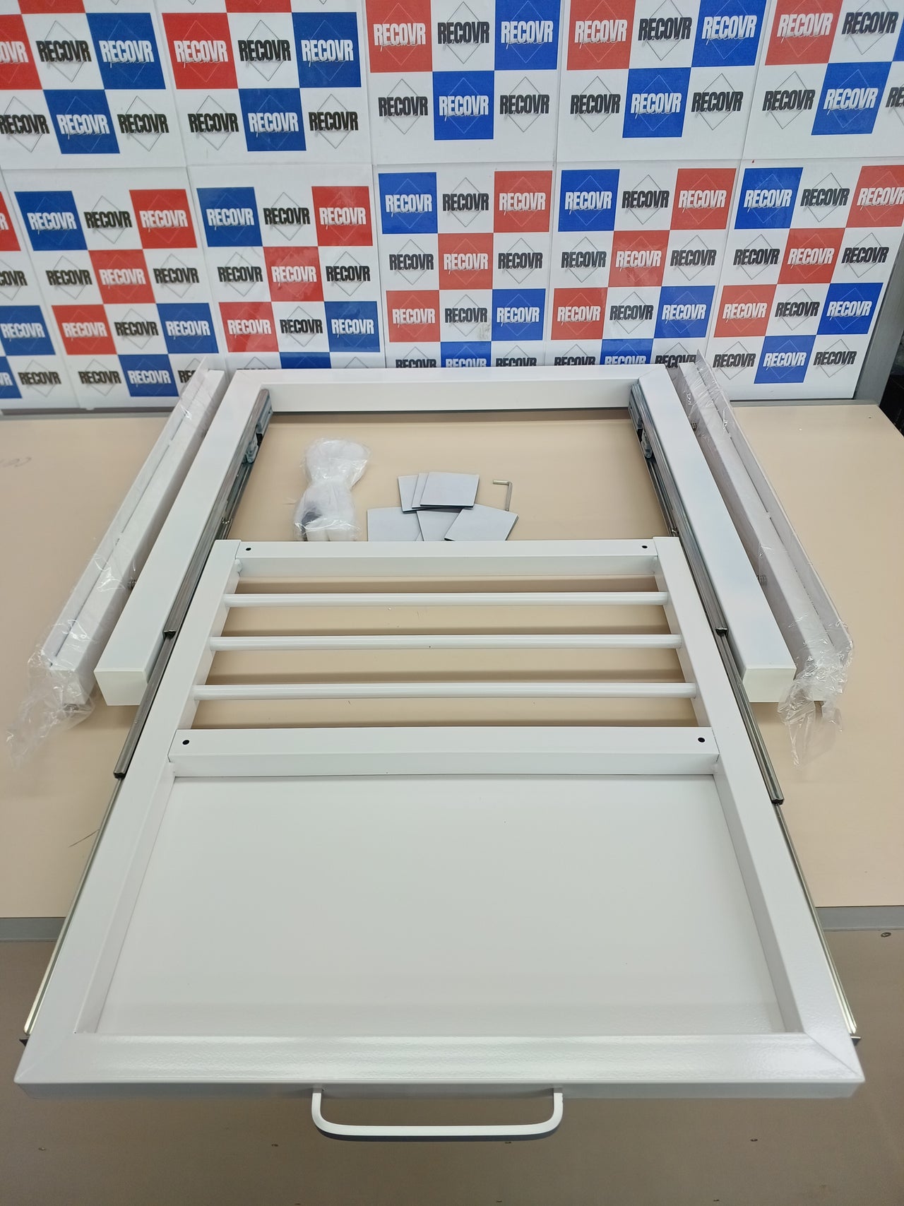 Nisorpa Marco de conexión para lavadora y secadora, universal, 60 x 55 cm, marco intermedio con placa extraíble de chapa de acero, conexión con tendedero, incluye correa de amarre