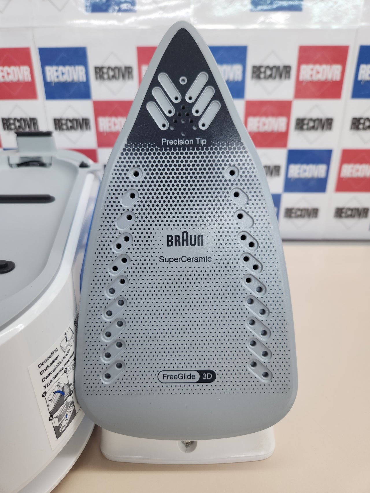 Centro planchado 5.5 bar, 1,5L, Tecnología 3D, 2 minutos máxima temperatura. BRAUN IS1012BL