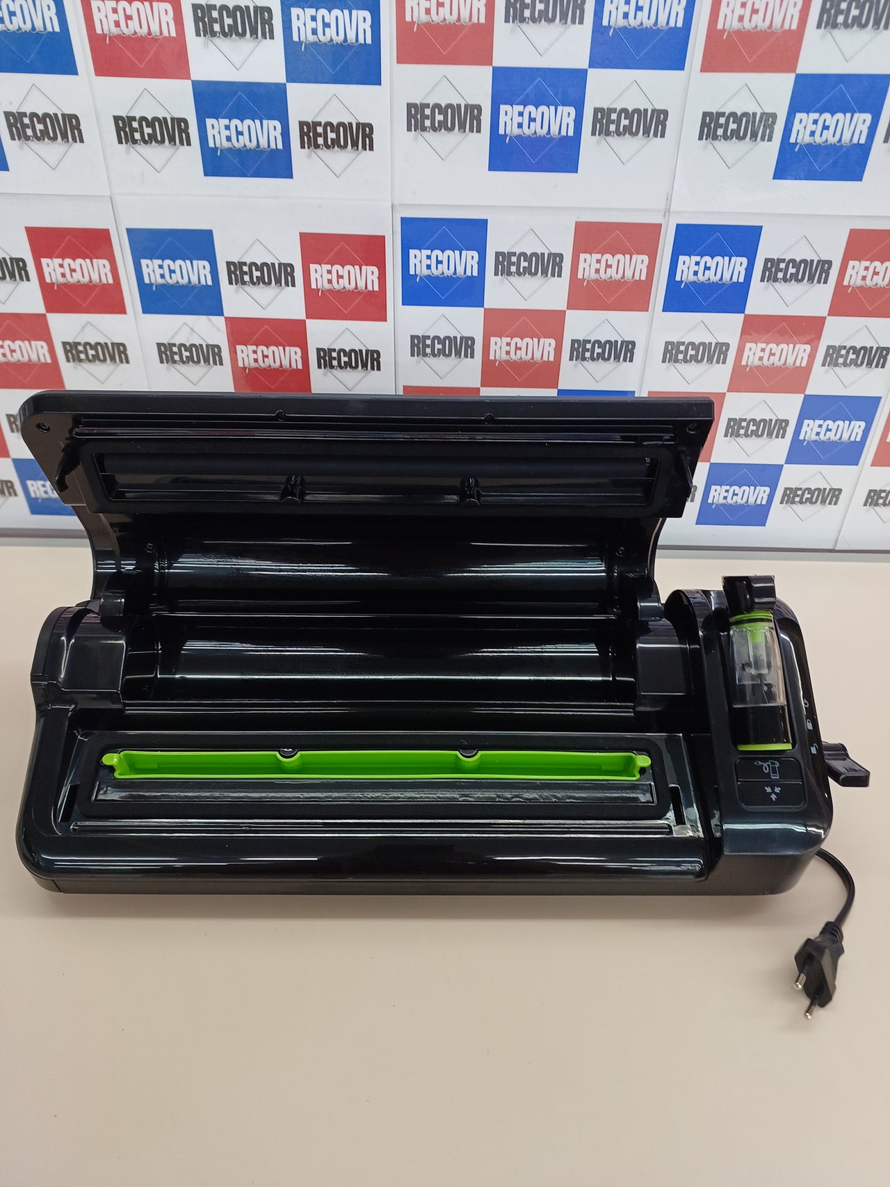 Envasadora al Vacío con un Cutter Incorporado, Funciones «solo sellado», «húmedo/seco» y «marinar», incluye Rollos/Bolsas [FFS017X] FoodSaver