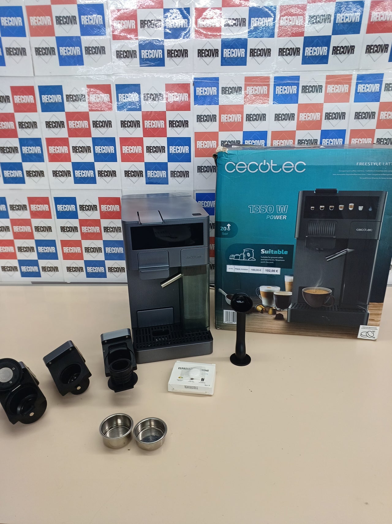 Cafetera cápsulas con tanque leche y 20 bares – Cecotec