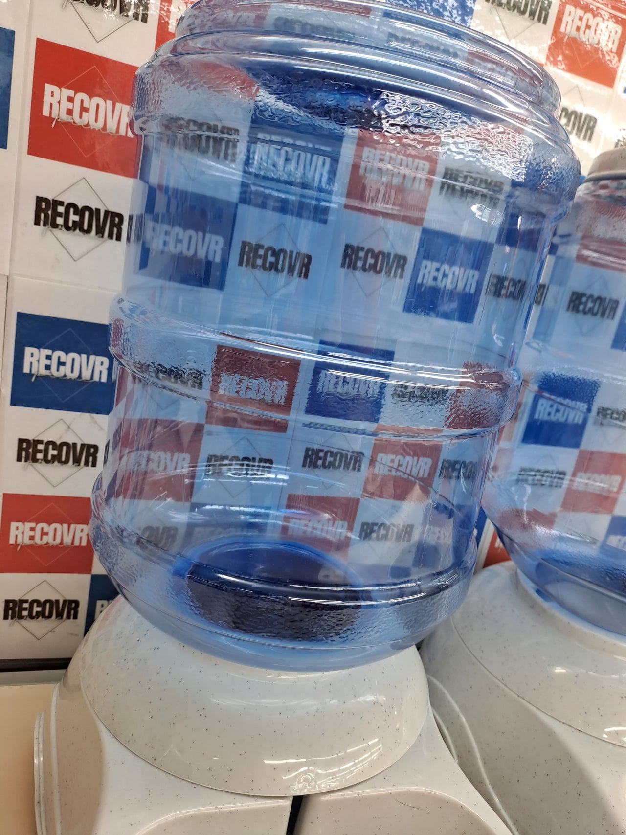 Dispensador agua mascotas 2,5 galones – Amazon Basics