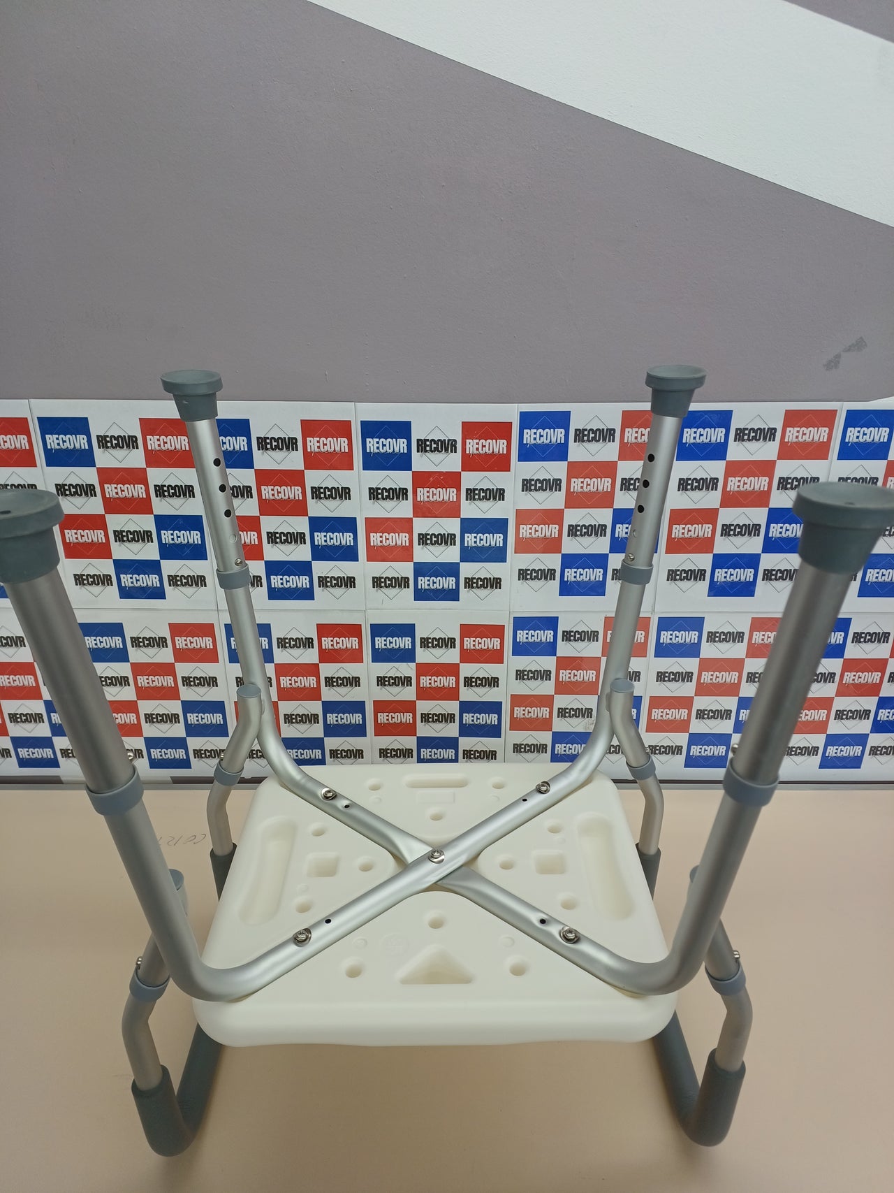 Mobiclinic, Silla Ducha Mayores, Taburete baño Adultos, Acueducto, Marca española, Ortopédica, Aluminio, PVC, Altura Regulable, Ergonómico, Reposabrazos, Conteras Antideslizantes, Banqueta