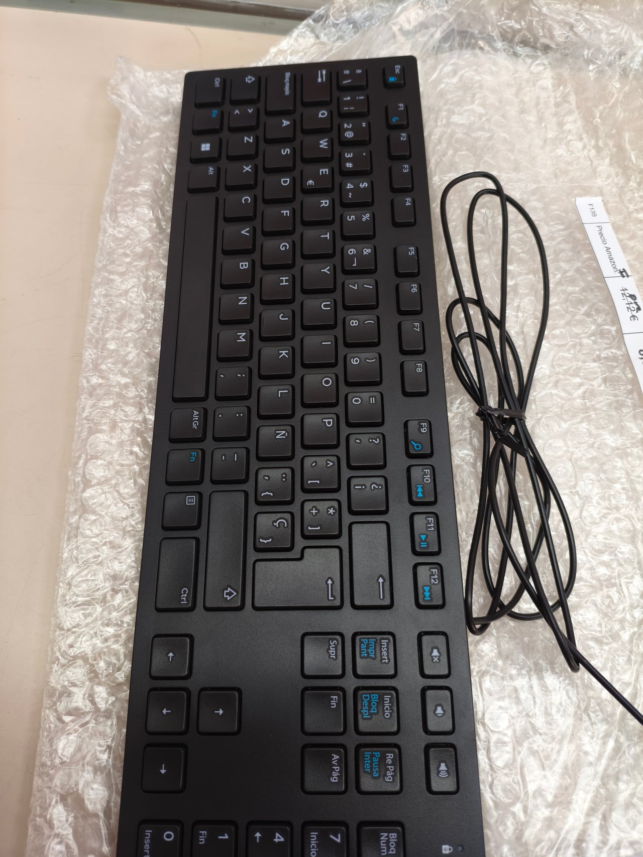 Teclado con cable USB Amazon Basics, español, negro mate
