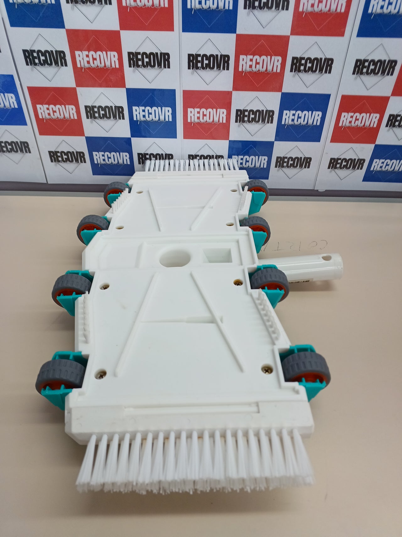 Limpiafondos Rotativo para Piscina con 8 Ruedas Gre 40018N