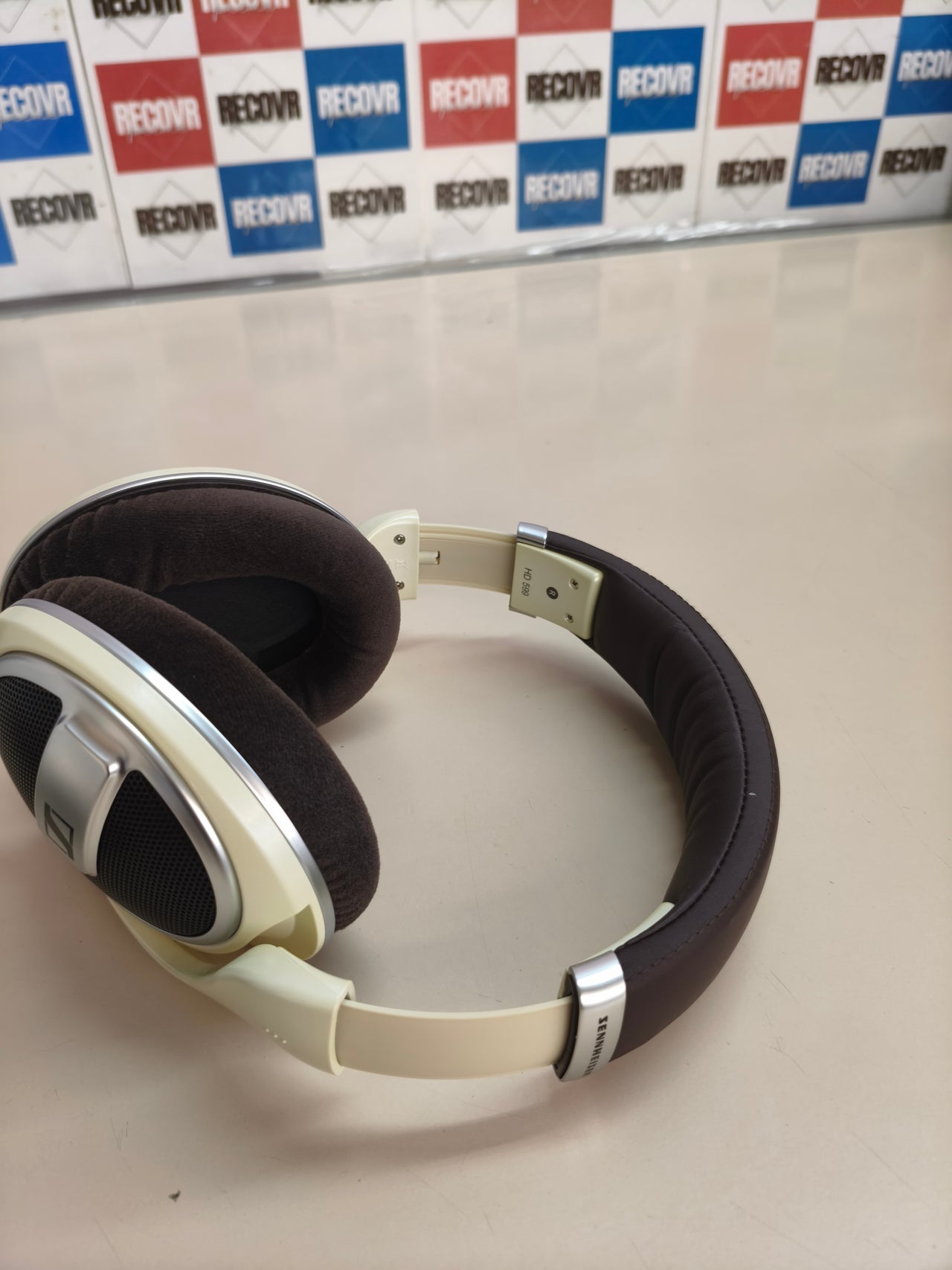 Sennheiser HD 599, auriculares abiertos circumaurales, marfil