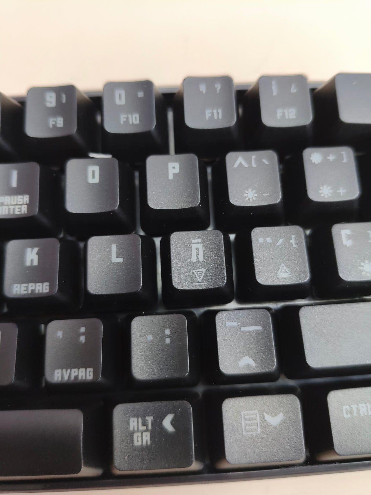 Teclado mecánico gaming KROM KLUSTER 60% RGB, Bluetooth/USB