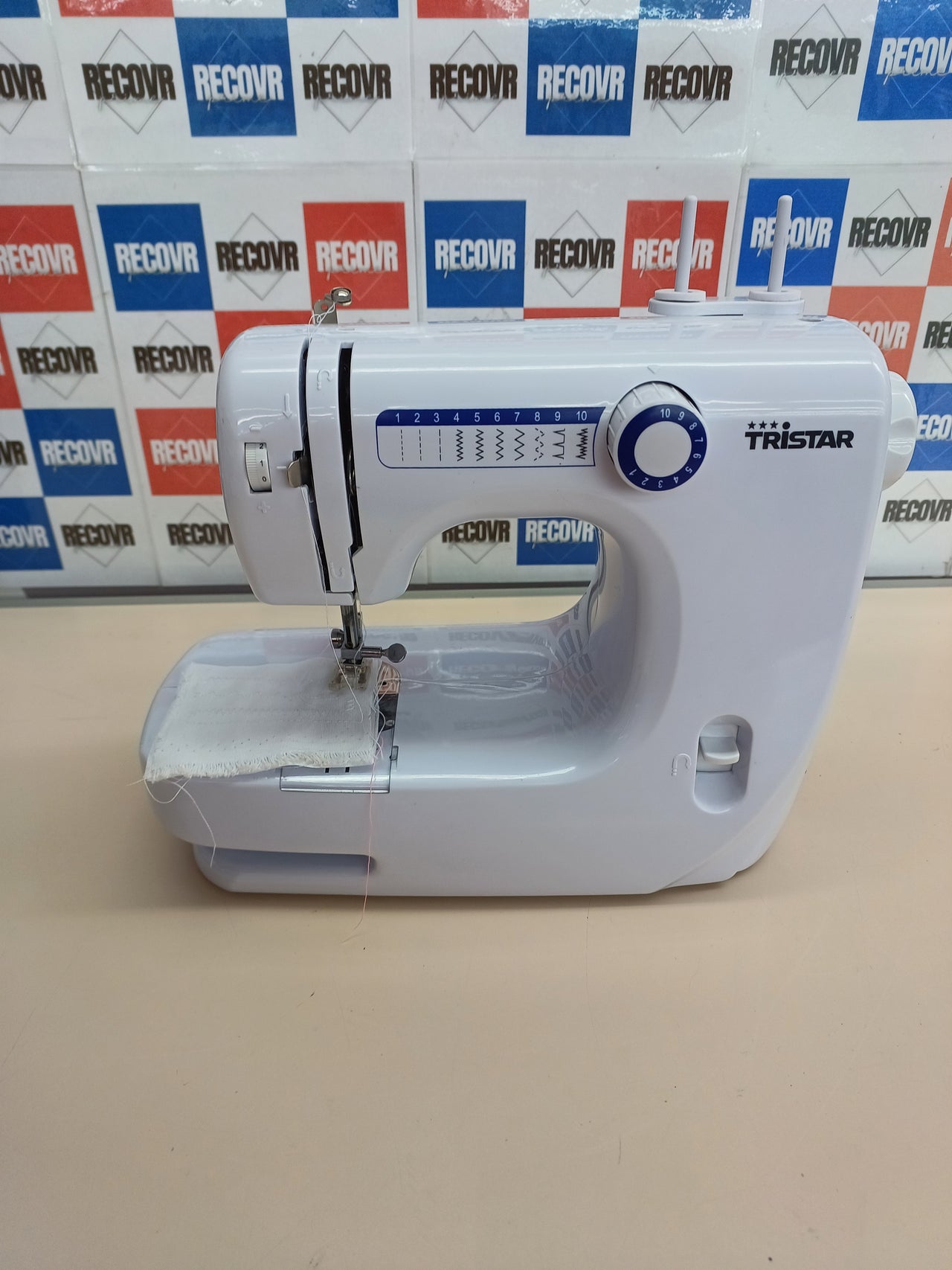 Máquina de Coser Tristar SM-6000