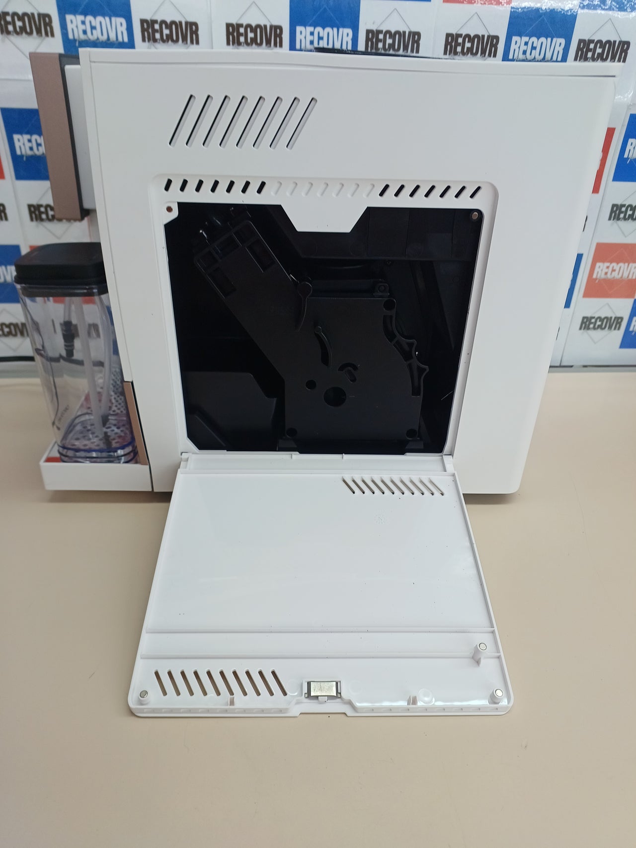 Cafetera superautomática WiFi 19 bares con leche y molinillo - Cecotec