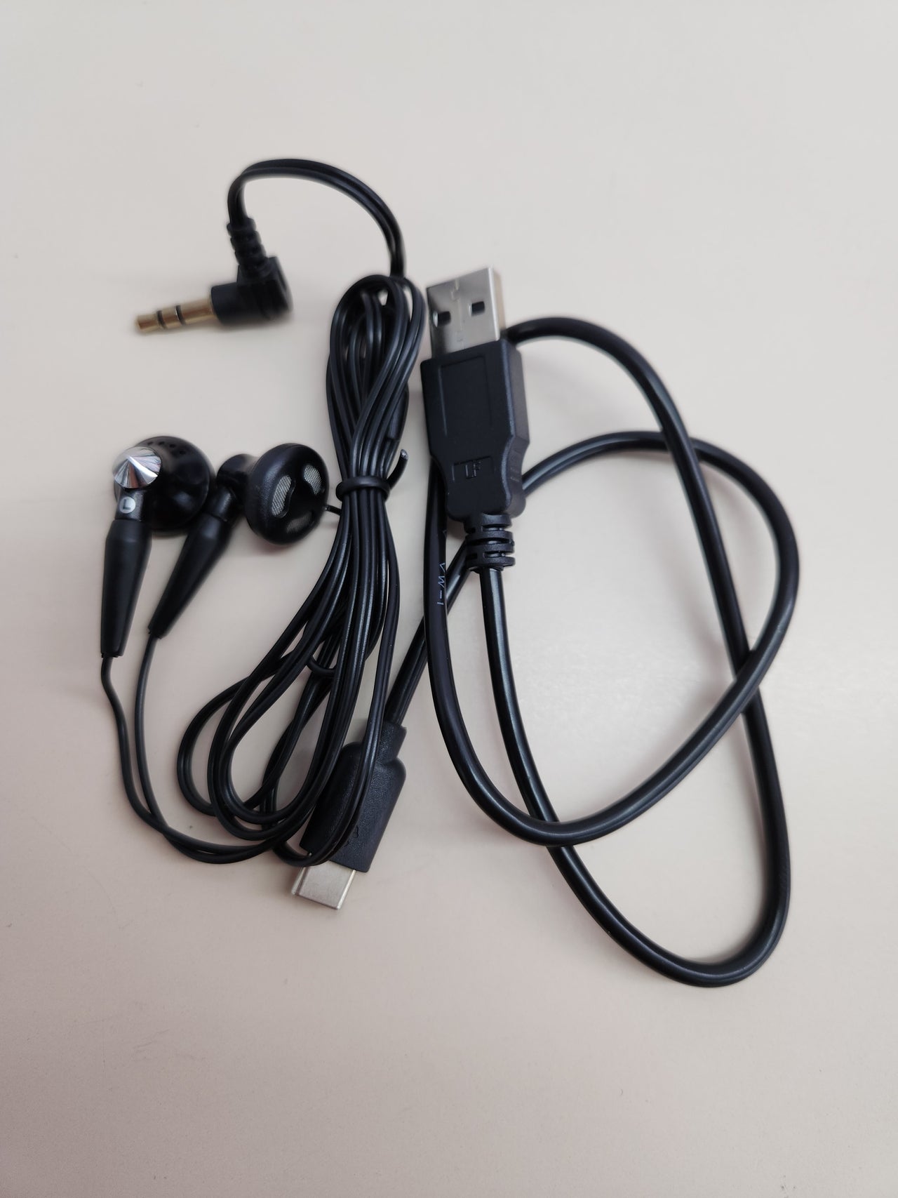 Grabadora de Voz Digital AIWA DVR-M700.