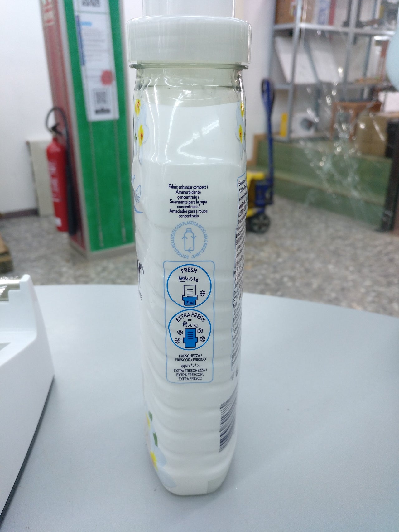 Lenor Ammorbidente Concentrato, 525ml dermatologicamente testato, 0% coloranti, profumo delicato