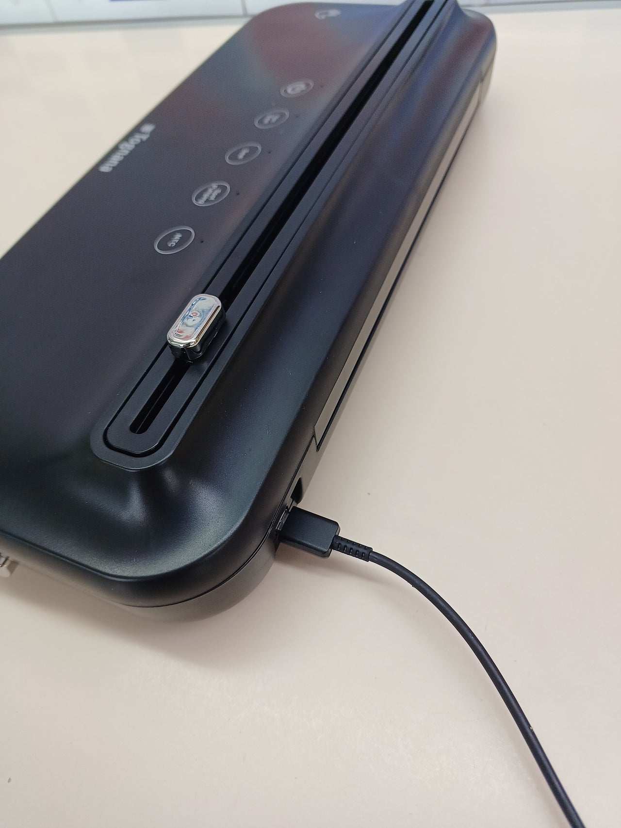 Máquina de envasado al vacío  cortador inalámbrico y recargable línea Avantspace negro Tognana