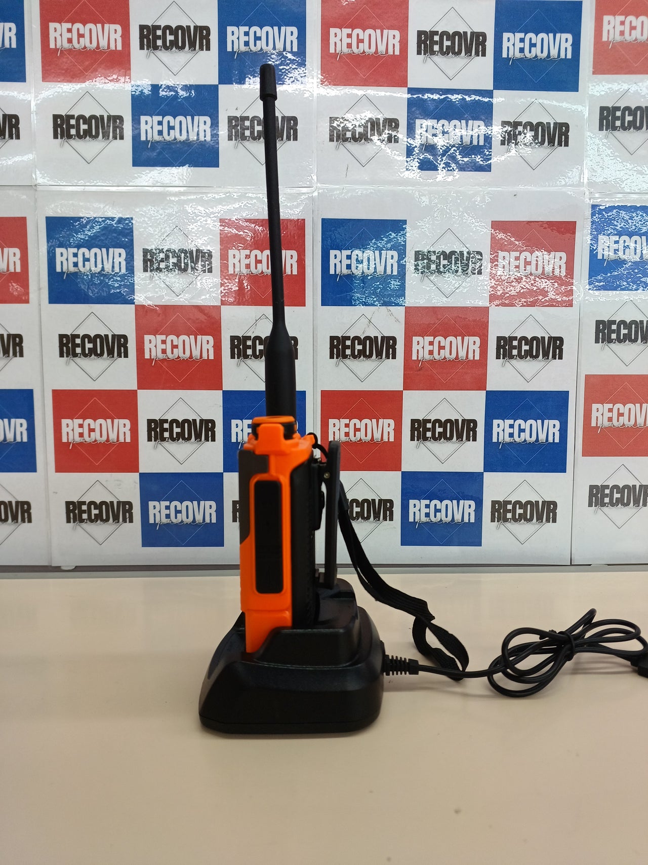 Walkie Talkie Recargable  Largo Alcance Auricular, 200 Canales