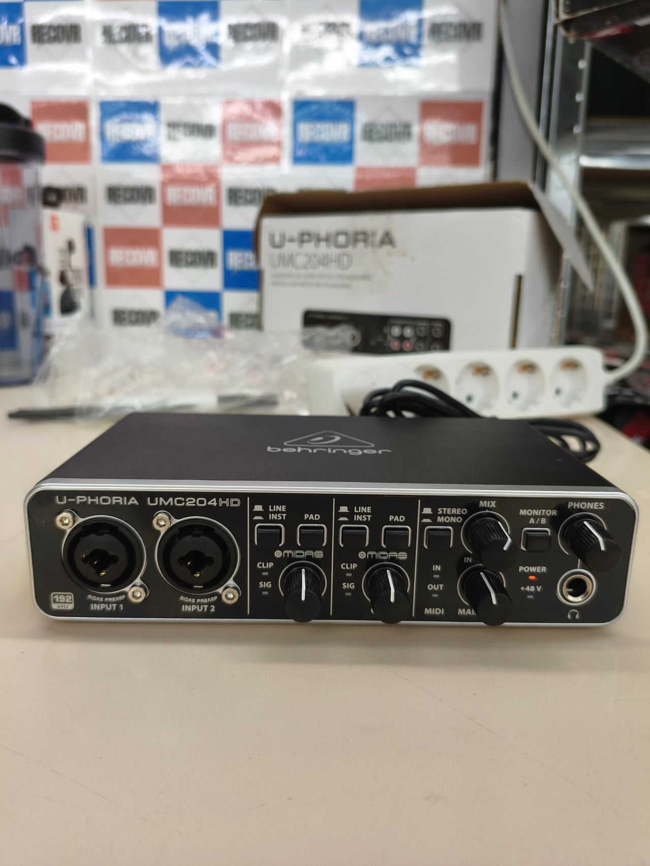 Interfaz de audio USB Behringer U-PHORIA