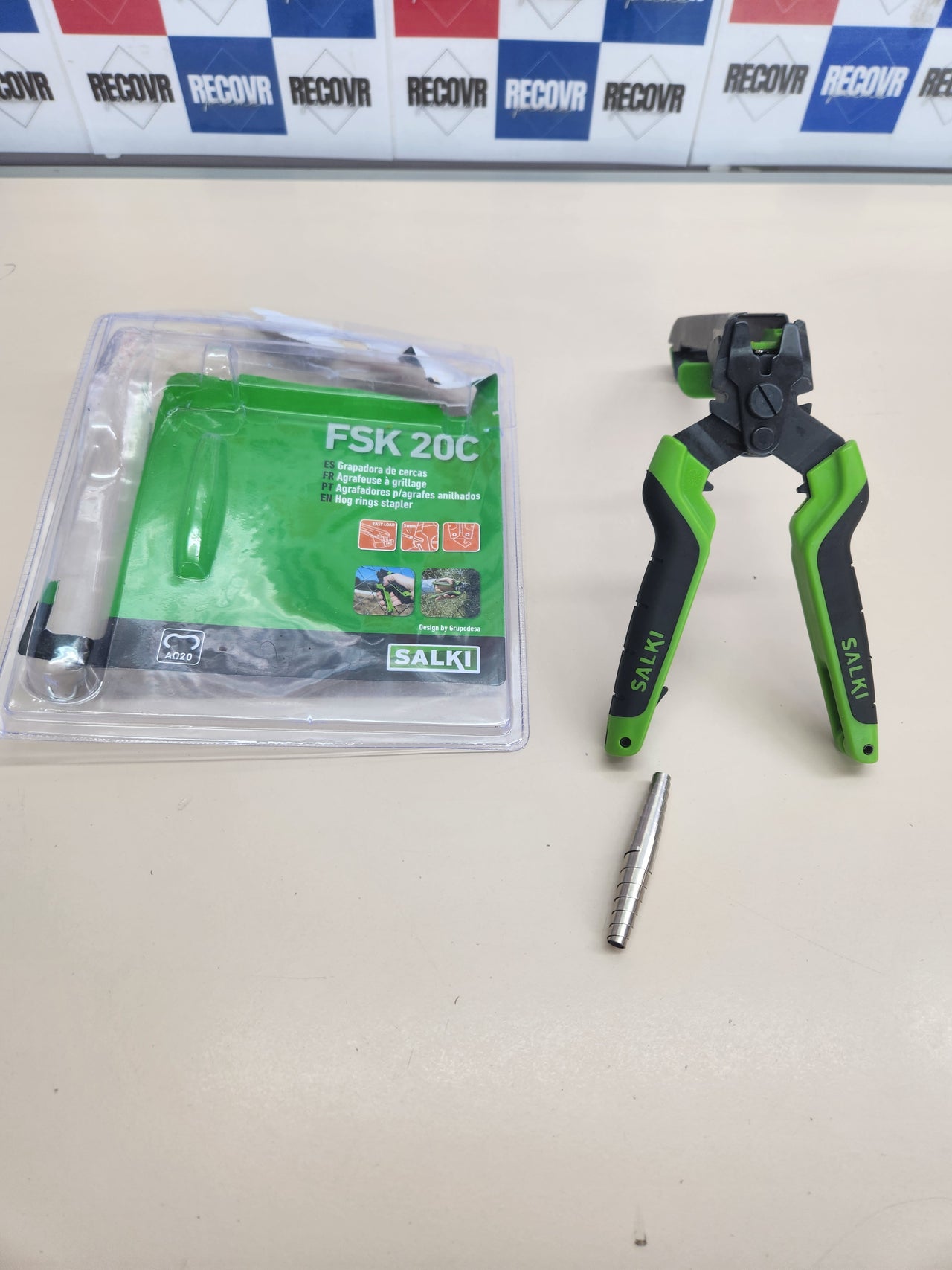 Pack Grapadora Cercas  Cargador FSK20C - Grapadora para Vallas y Mallas Cortador de Alambre Incorporado de hasta 3mm de Espesor (3301310PA2) SALKI
