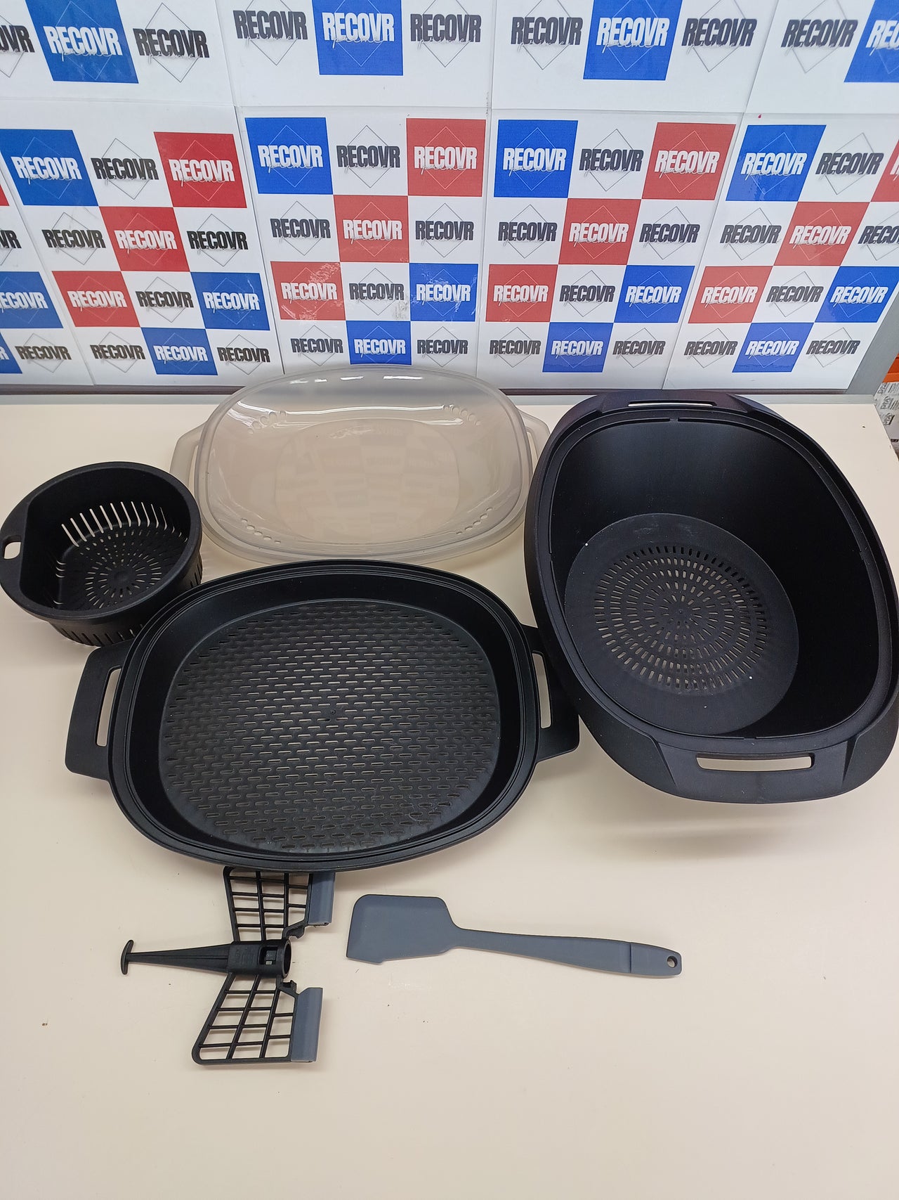Cecotec Robot de Cocina Multifunción Mambo Touch con Jarra Habana. 1600 W, 37 Funciones, Pantalla Táctil TFT 5" con Recetario Integrado, 3,3 Litros, APP, Báscula y Jarra de Acero Inox + Habana