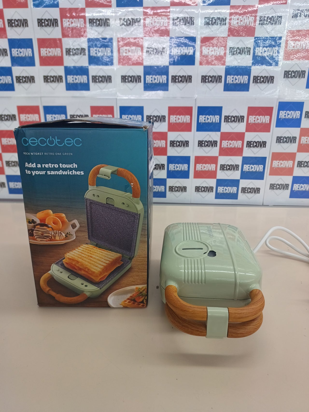 Sandwichera retro 700 W con 3 placas intercambiables CECOTEC