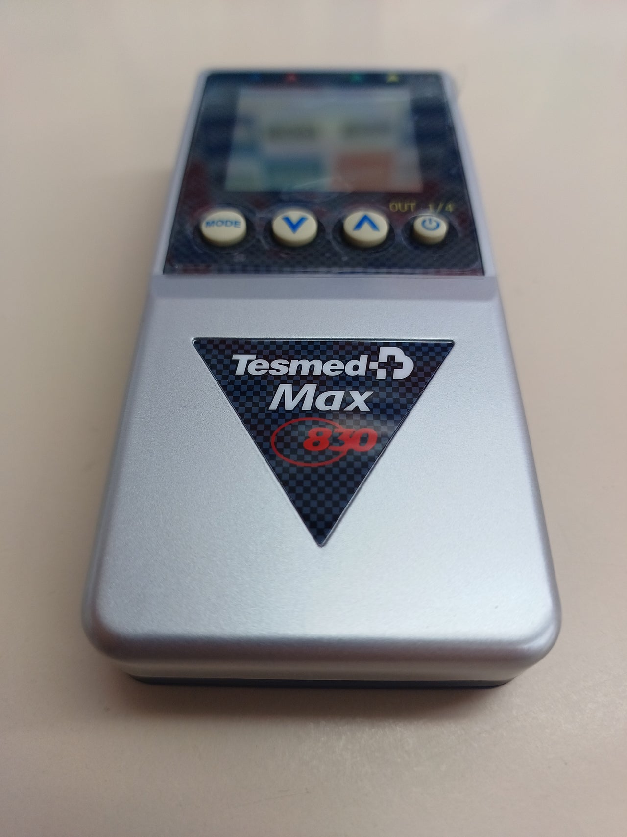 Electroestimulador 115 programas TENS/EMS 4 canales TESMED Max 830