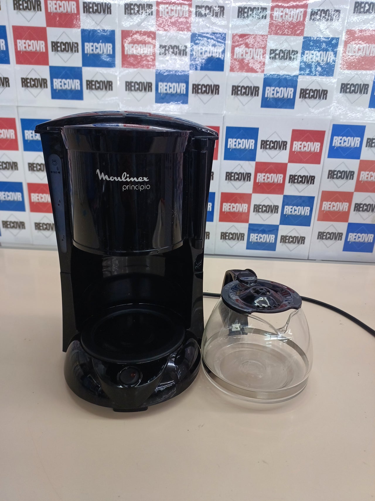 Cafetera filtro 0.6 L 600 W con antigoteo MOULINEX