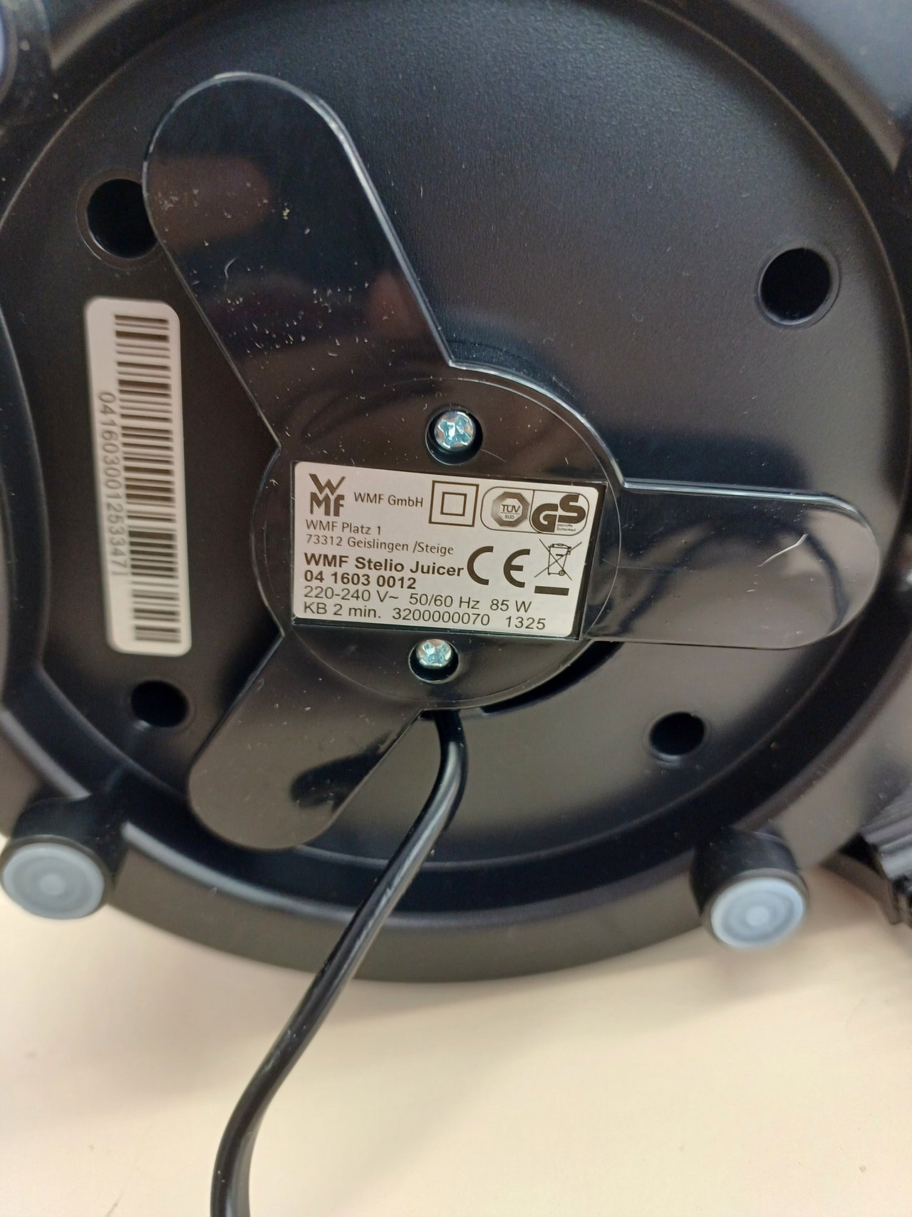 Exprimidor 85W con 2 conos y colador extraíble WMF