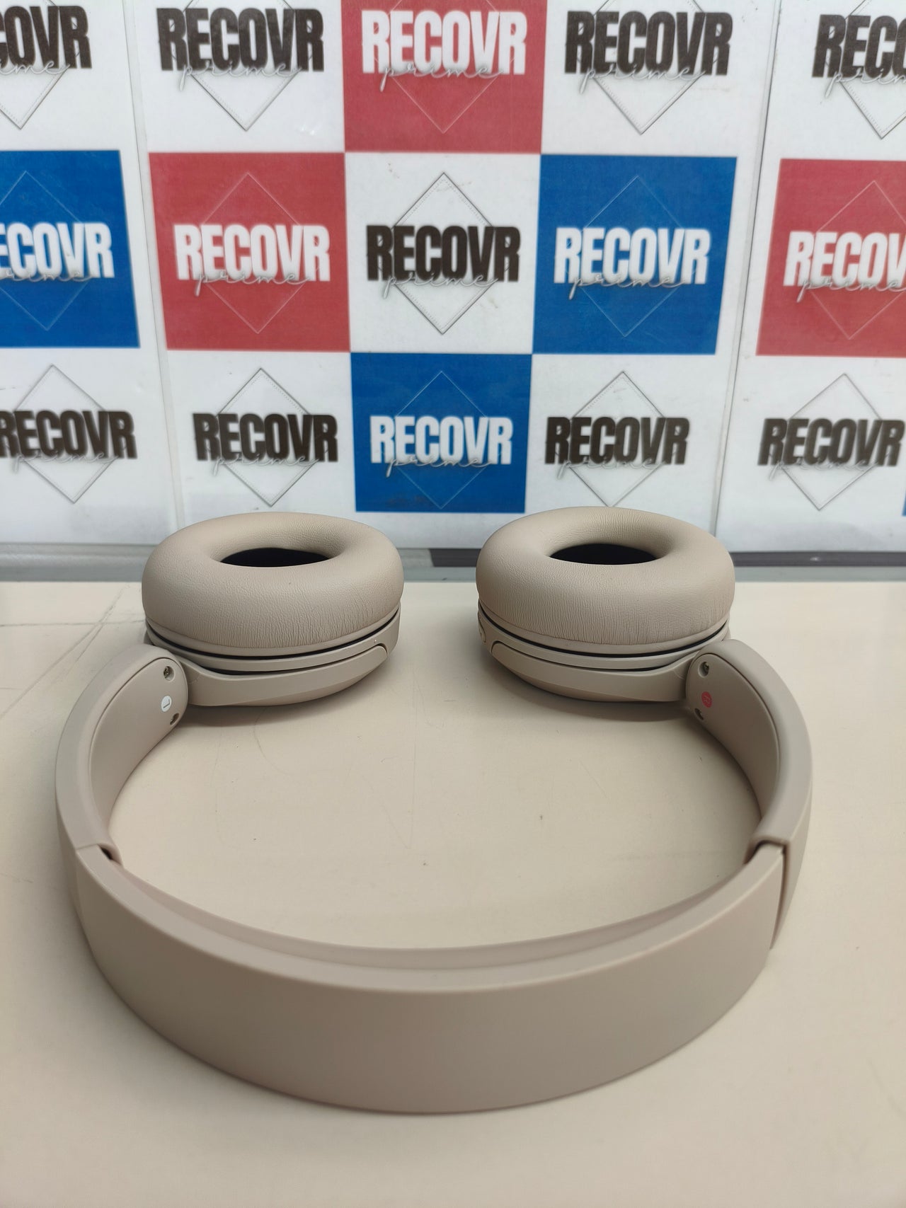 Auriculares Sony WH-CH520 Bluetooth beige con 50 horas de batería