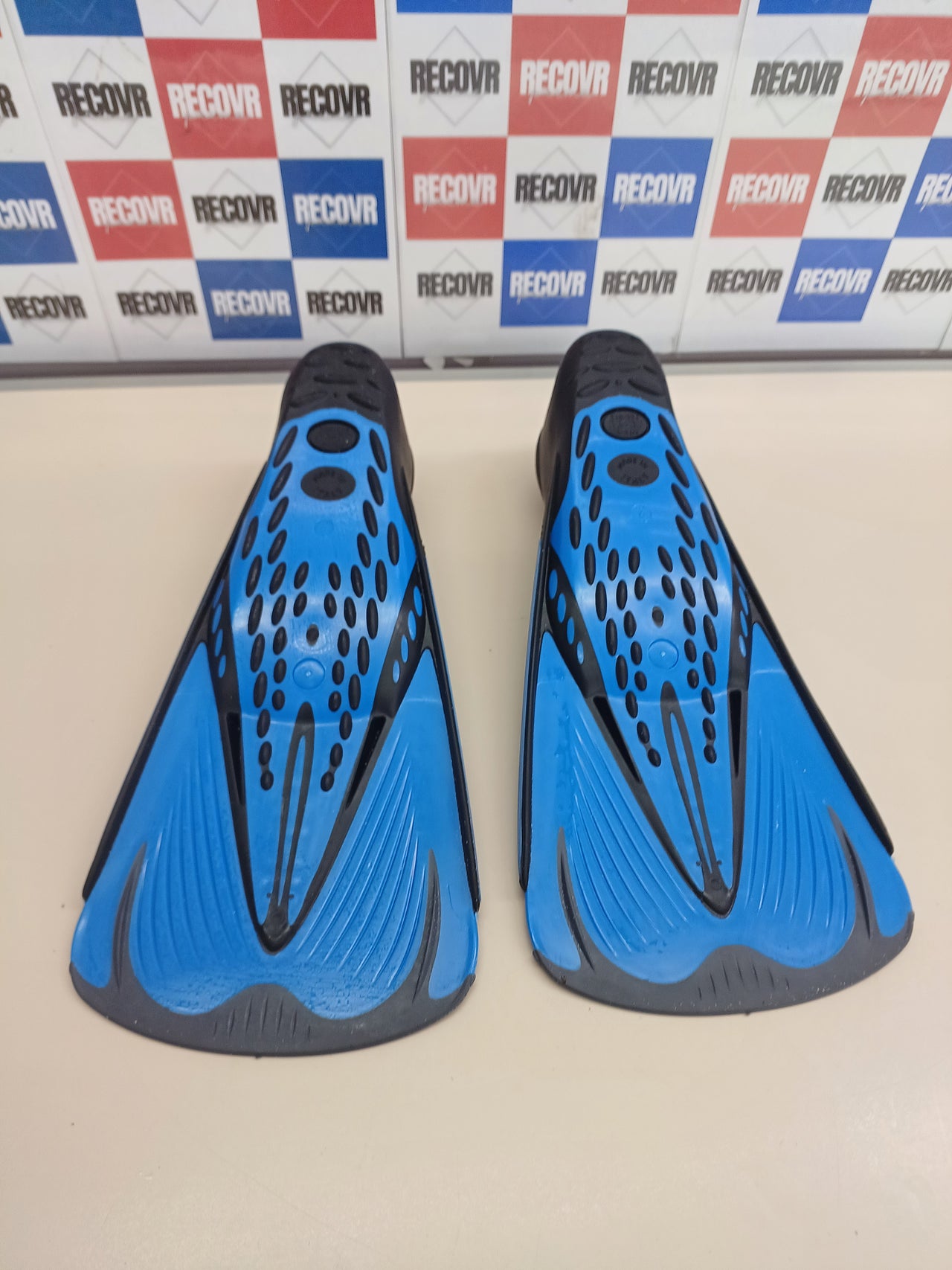 Aletas talla 36-37 cortas natación piscina y mar SEAC.