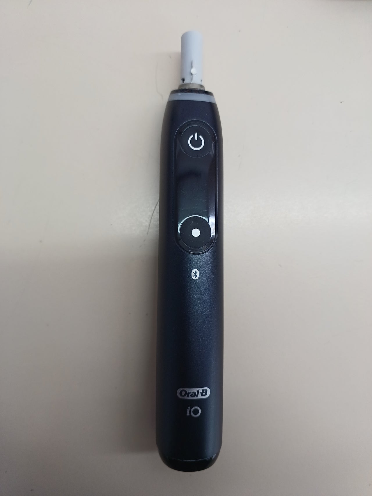 Cepillo eléctrico iO7N negro con funda Oral-B