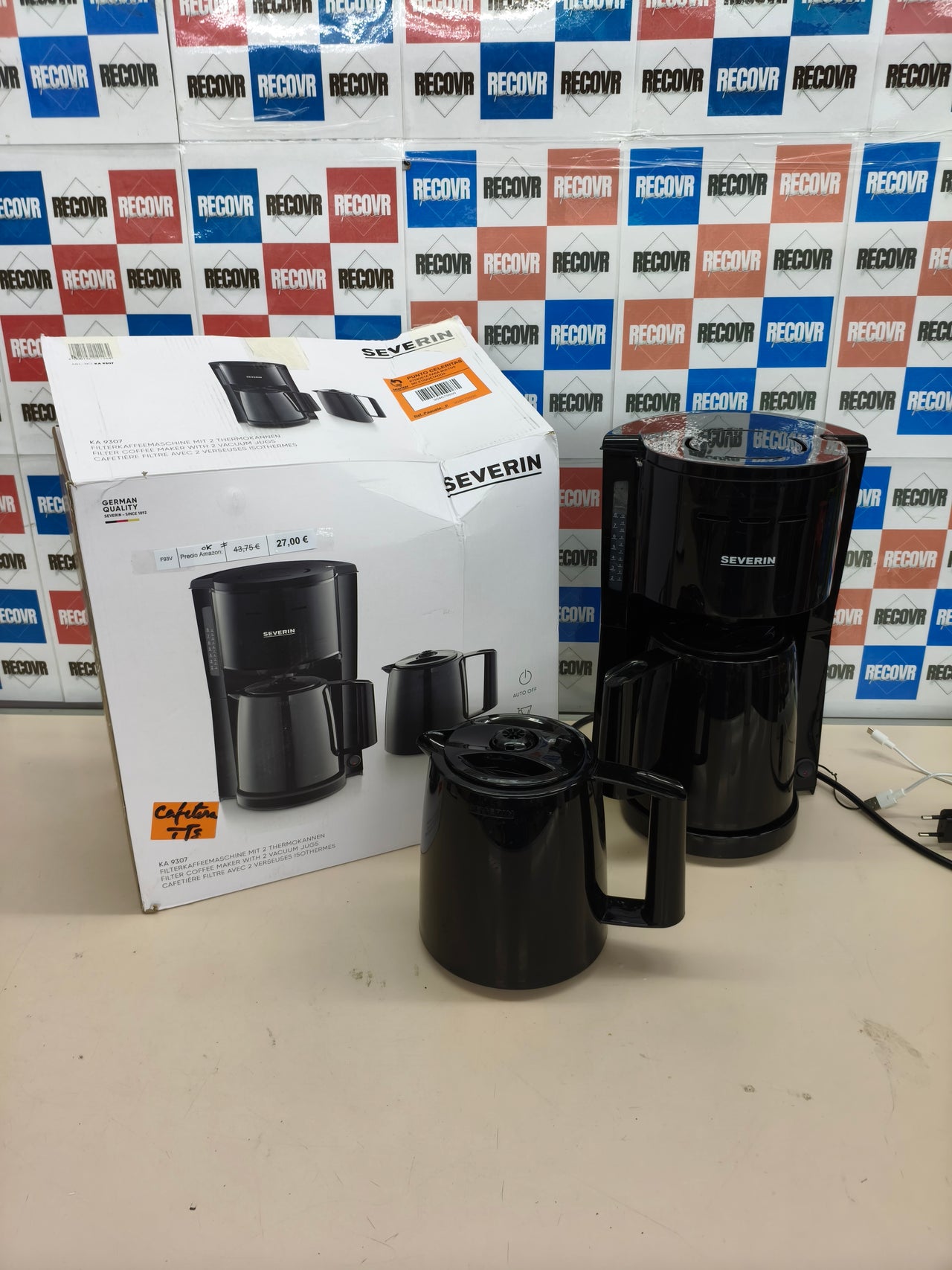 Cafetera de filtro con 2 jarras térmicas, para hasta 16 tazas.