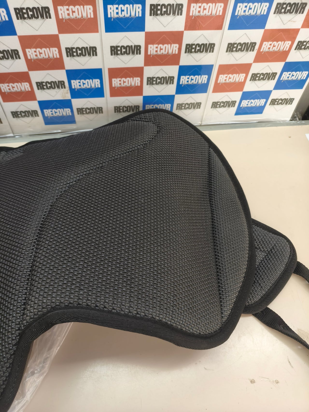 Almohadilla de equitación Covalliero AiRide (50 cm, negra)