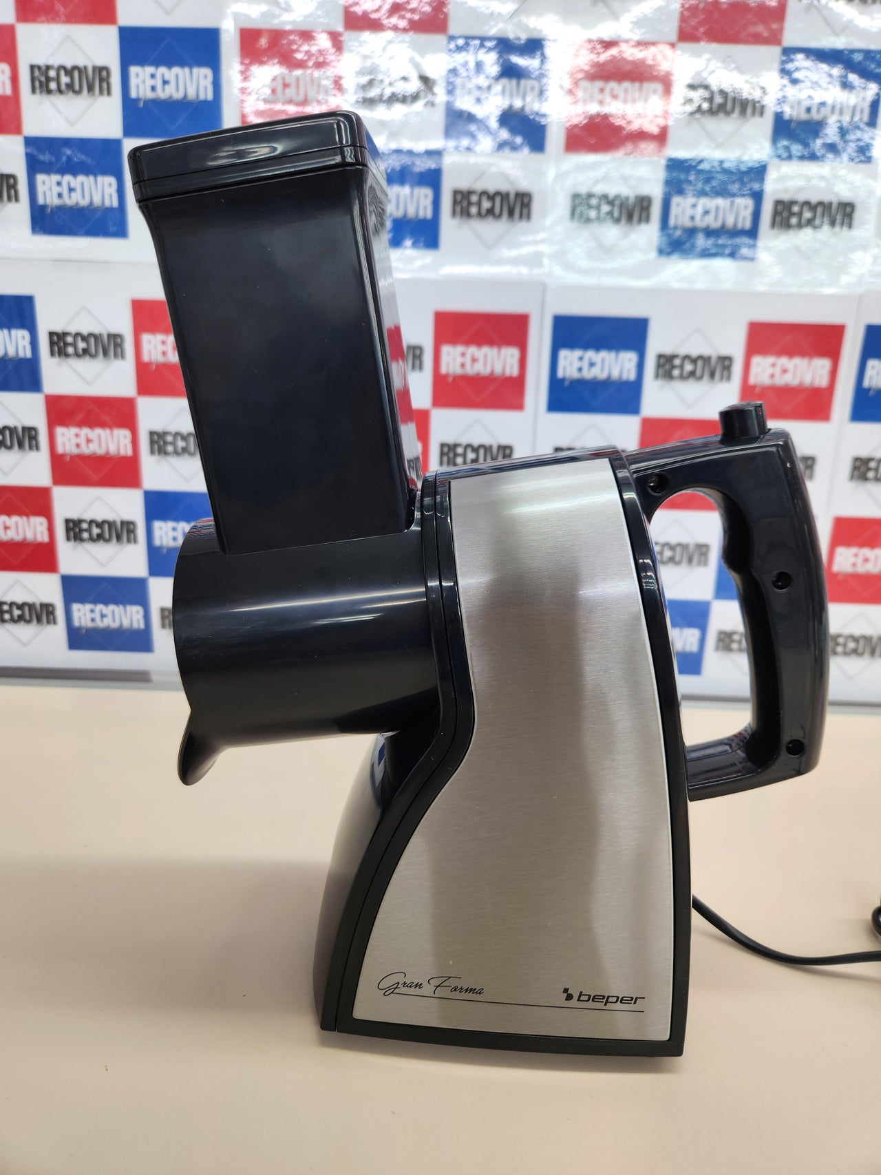Rallador Eléctrico y Rebanador de Verdurasde Acero, 3 Rodillos de Acero Intercambiables, Corte Juliana, Rodajas y Rejillas Fina, Multi-Function Grater and Slicer BEPER BP.400