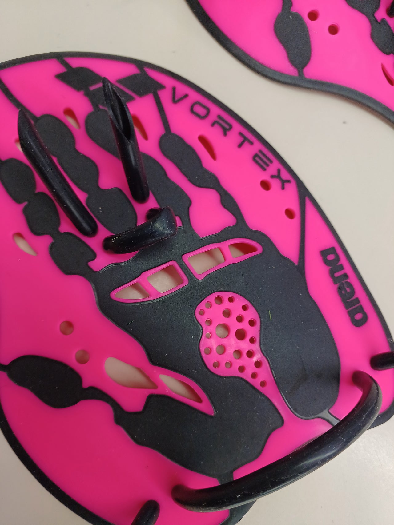 arena Vortex Tablas de Natación, Accesorio de Entrenamiento para Piscina, Palas de Piscina con Correas Ajustables, Sin PVC