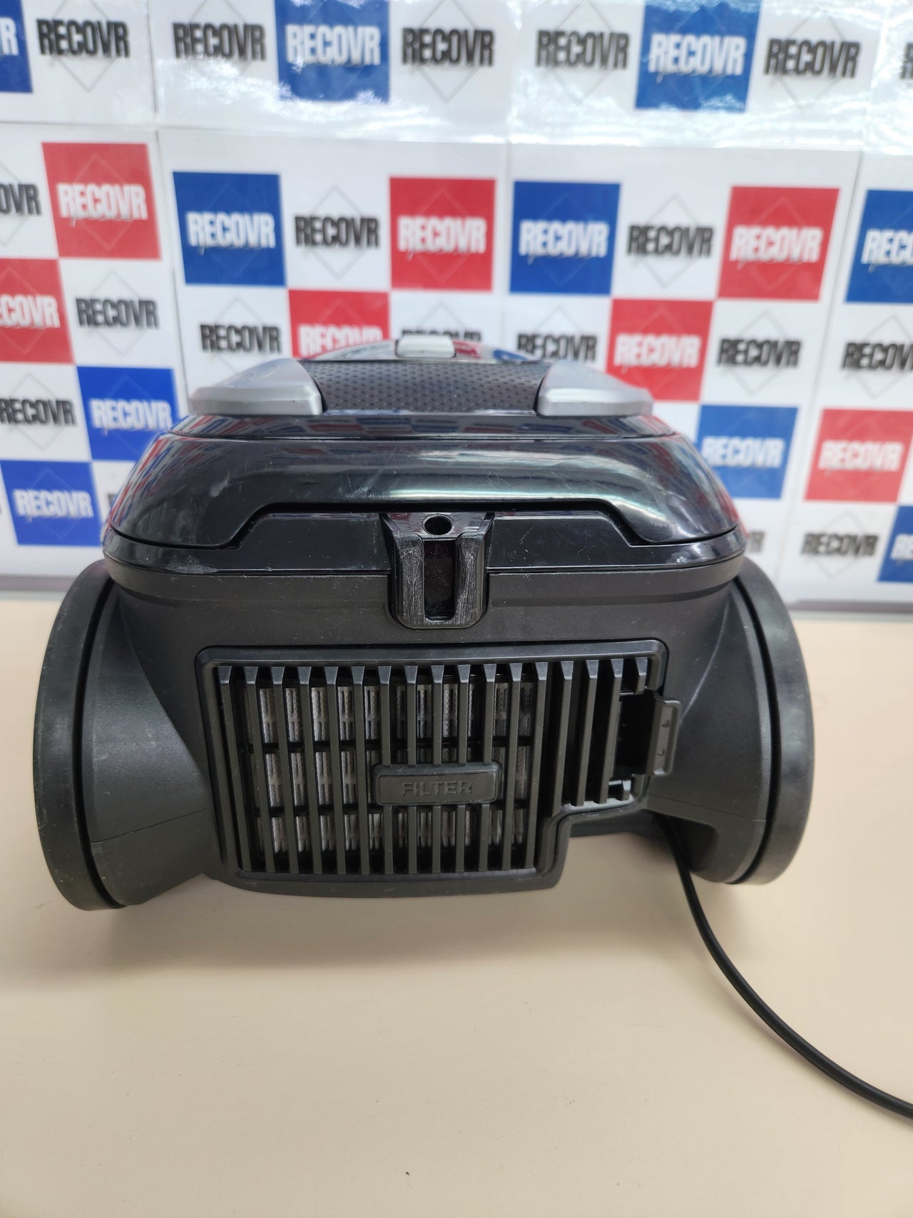 Aspirador 700W con Bolsa, Compacto, Ligero y Potente con Filtro HEPA Amazon Basics