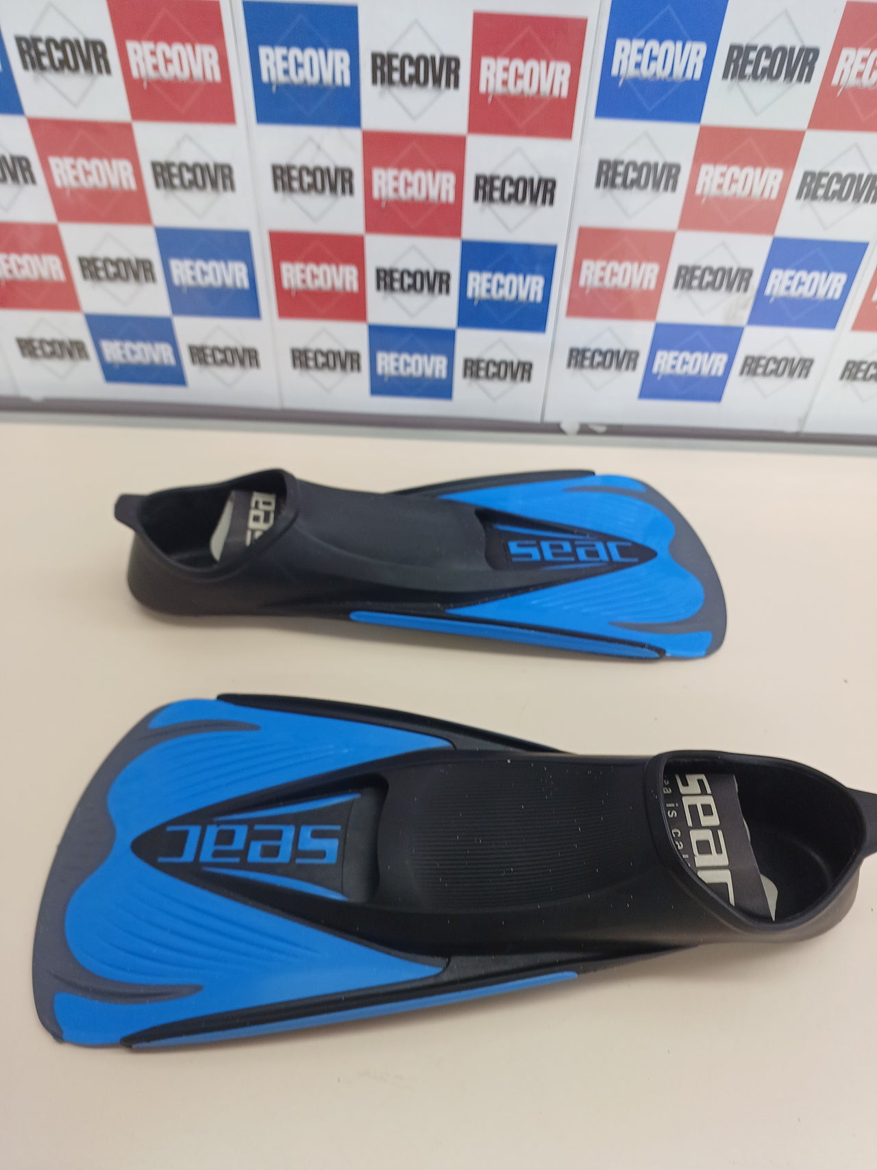 Aletas talla 36-37 cortas natación piscina y mar SEAC.