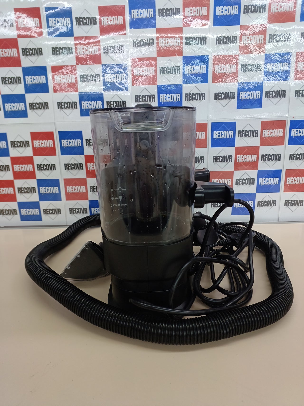 BISSELL SpotClean C5, Aspiradora de Agua Tapiceria, Lava Aspiradora Ligera con Sistema Triple Action, Limpiador de Liquidos para Alfombras, Tapiceria, Sofa, Autos y Más, Motor Potente de 400W, 3861N