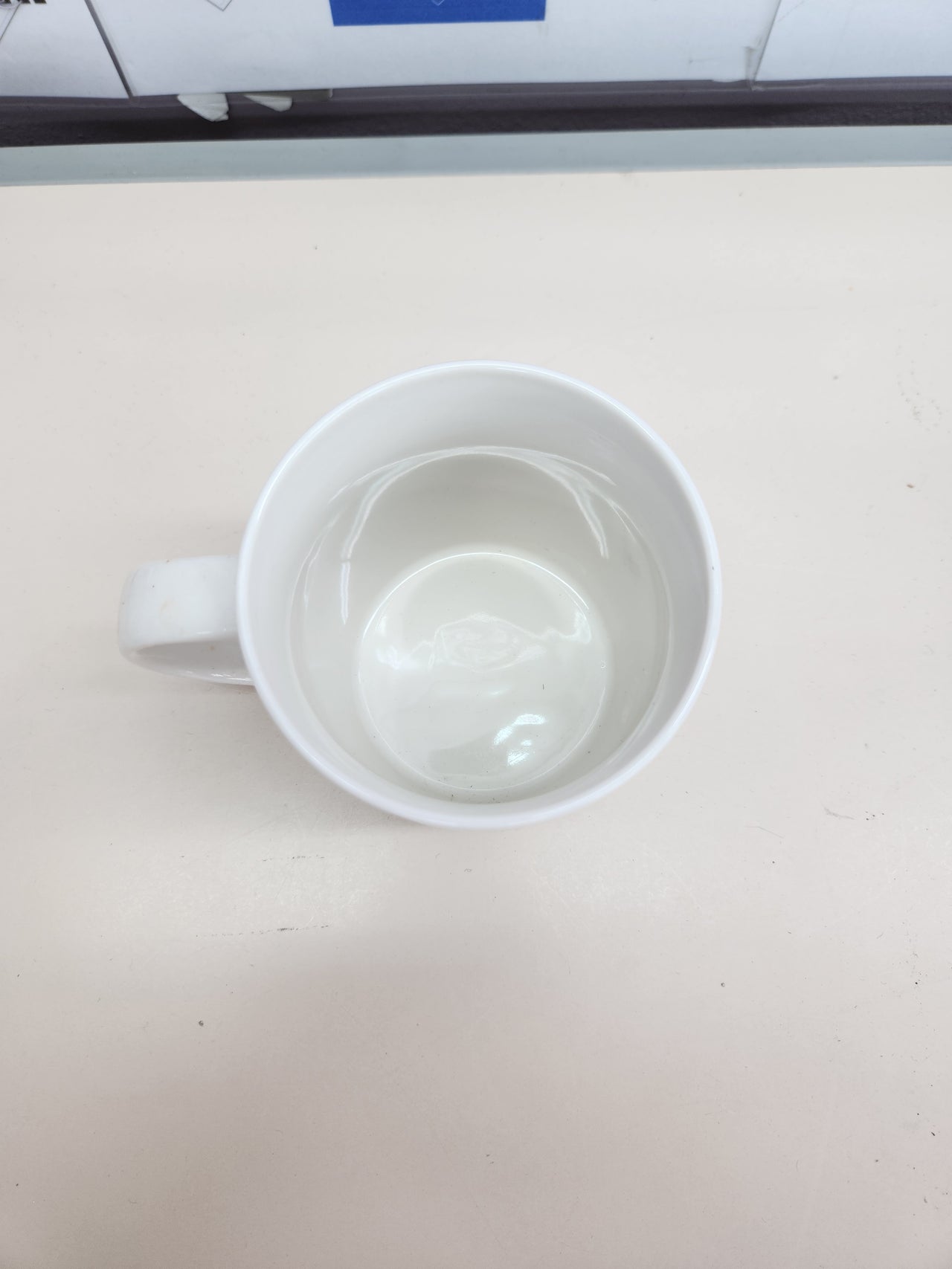Juego de 2 tazas con texto en inglés "New Parents", regalo para mamá y papá, regalo para mamá y papá, regalo para mamá y Navidad, incluye moneda de decisión para padres (mamá y papá)