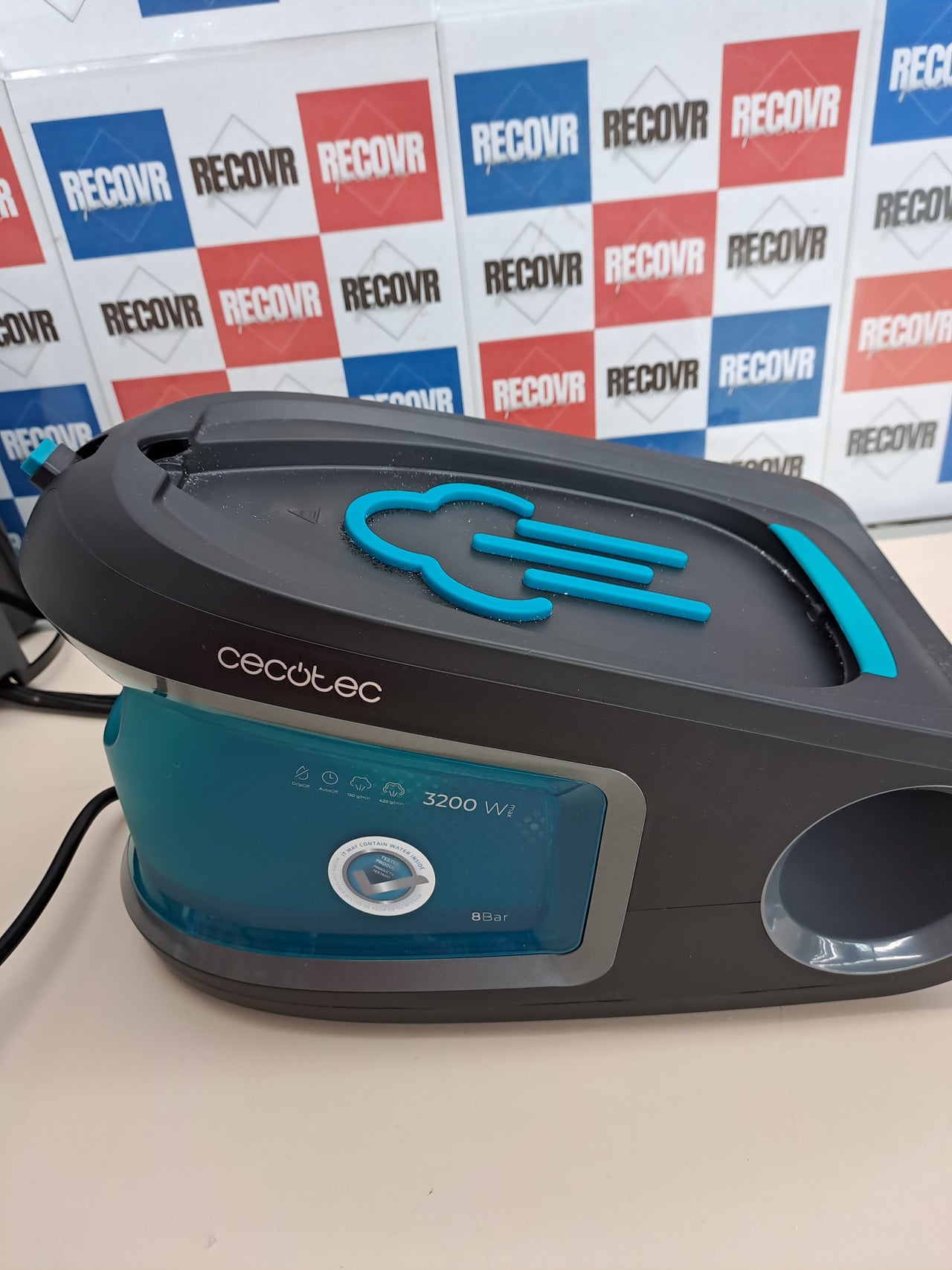 Centro de Planchado 3200W 8 Bares Cecotec