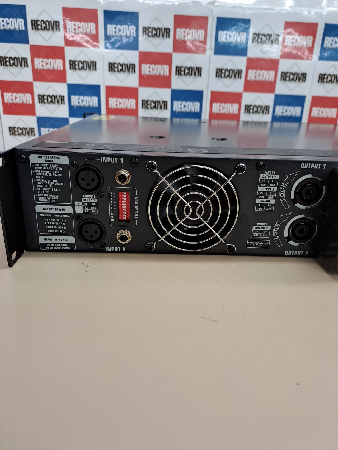 Amplificador estéreo profesional 2000W Behringer EP2000