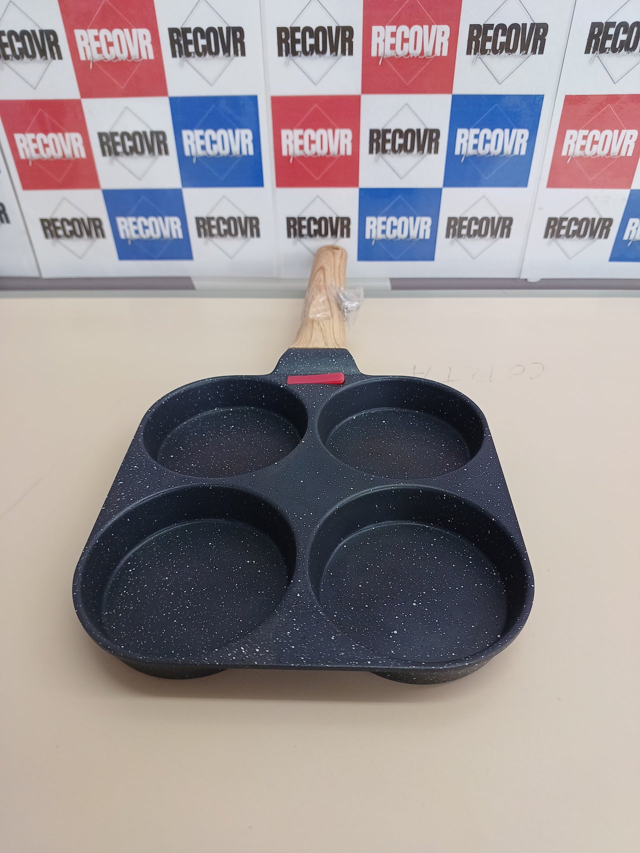 Sartén 4 Cavidades para Tortitas y Huevos, Antiadherente, Apta para Inducción, Aluminio – Color Negro Bobikuke