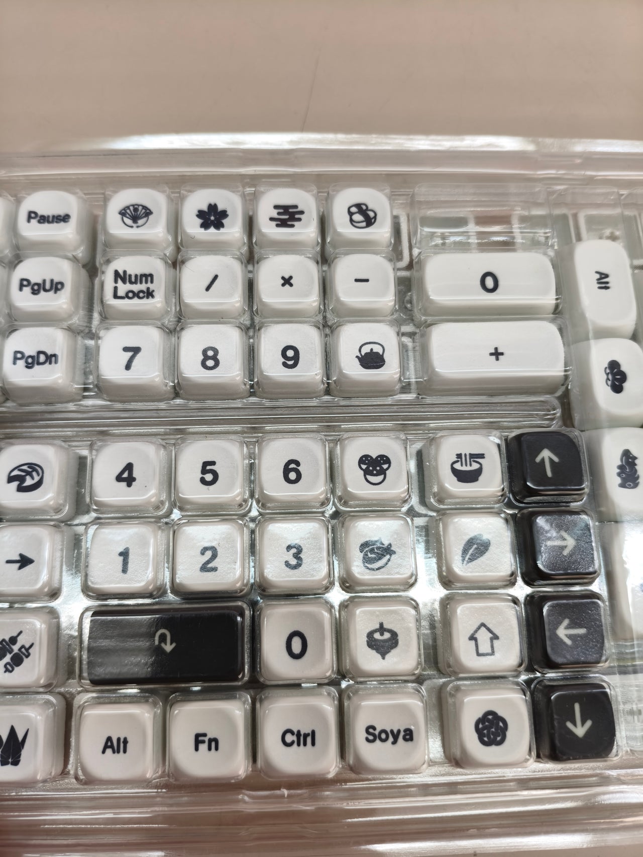 Teclas PBT Womiercon diseño MOA