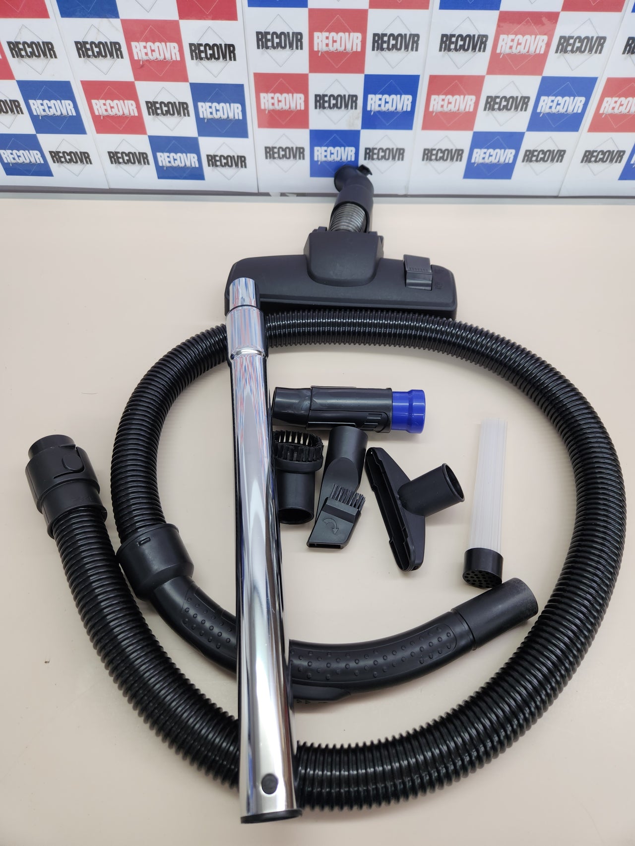 Zeegma Zonder Base Aspirador aspiradorb 900W ciclónico sin Bolsa de Alta Potencia de succión 2 filtros HEPA H13 y Lavables Depósito de Polvo Apto para alérgicos 2,5 litros Negro