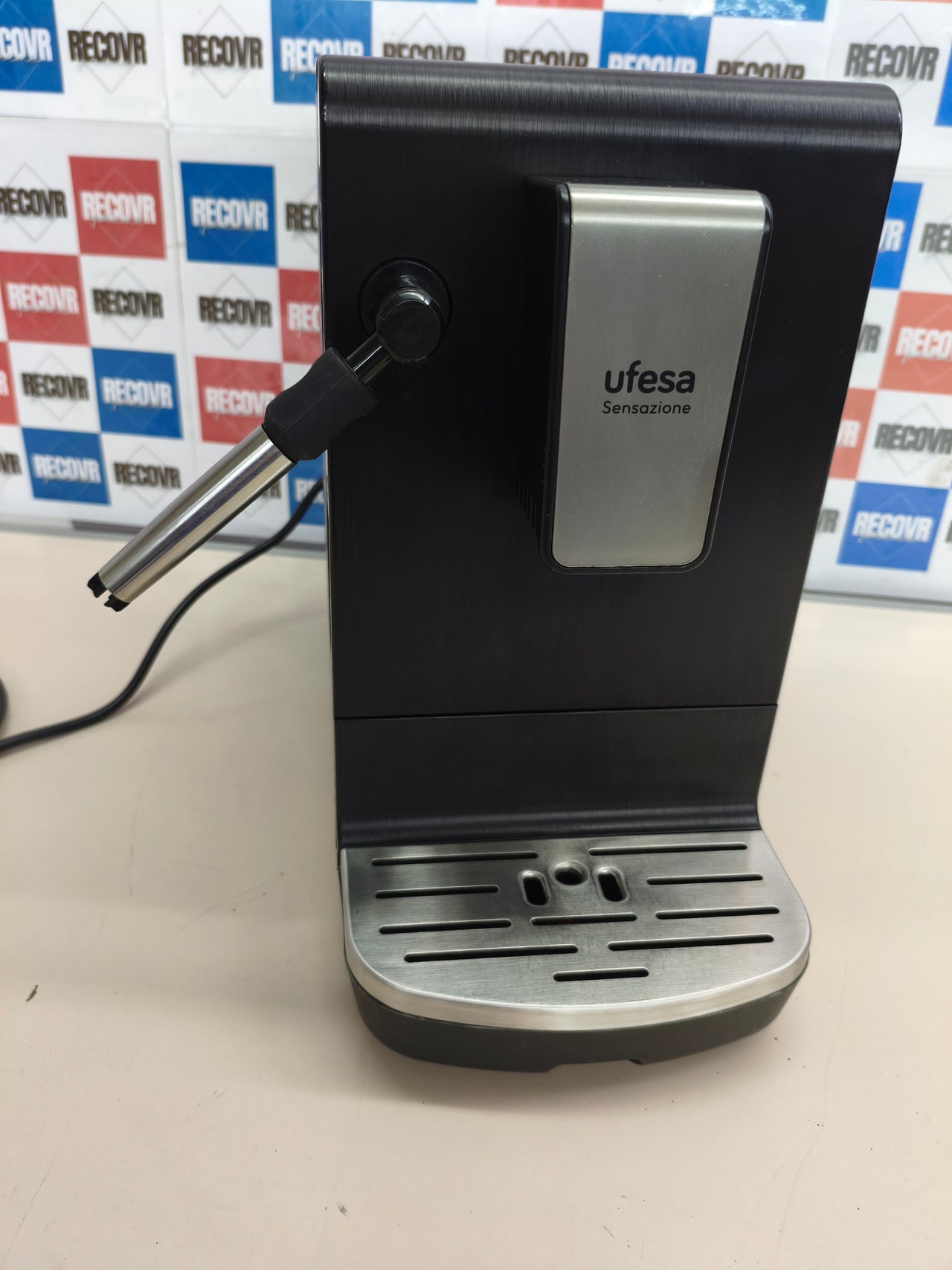 Cafetera superautomática Ufesa Sensazione 20 bares con molinillo y panel táctil