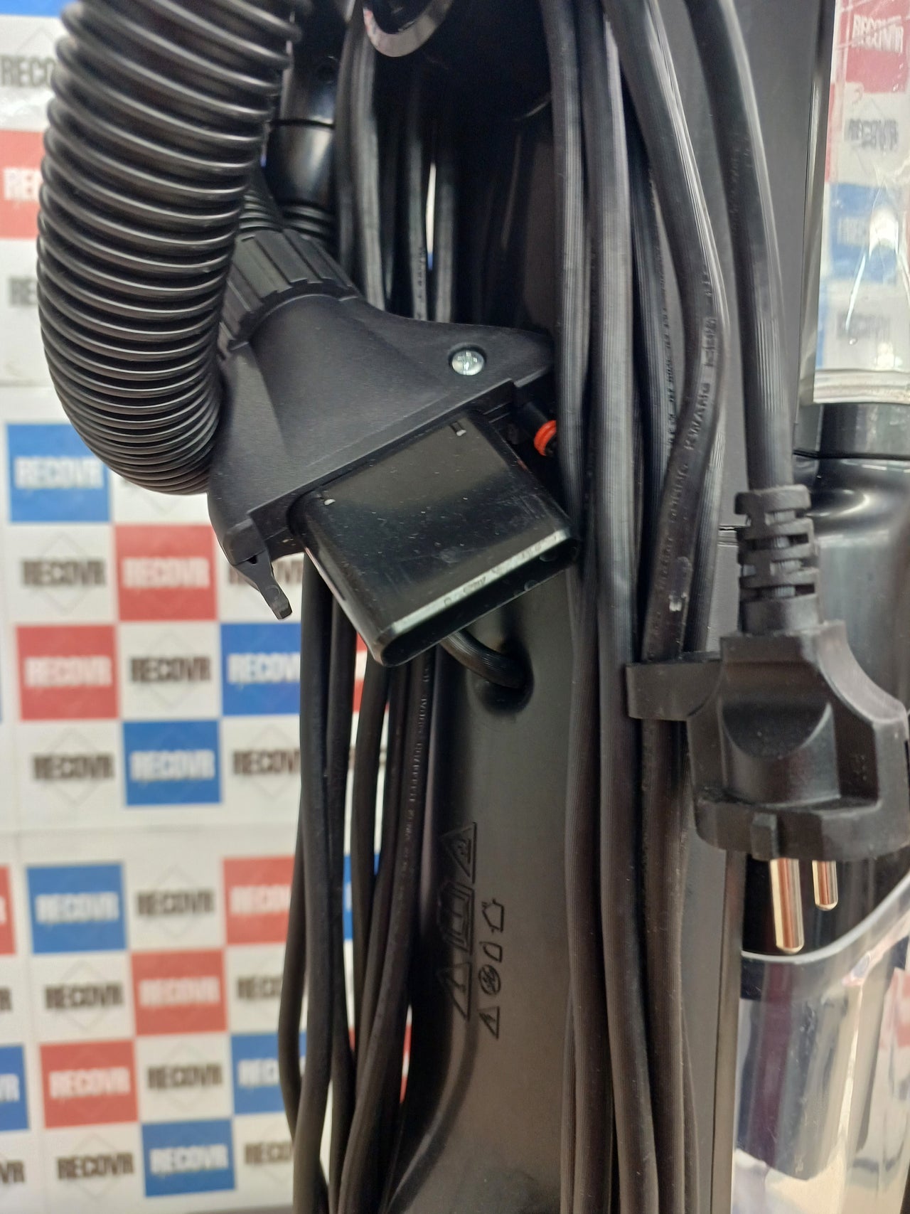 Aspiradora HydroSteam 1300 W para muebles y tapicería – BISSELL